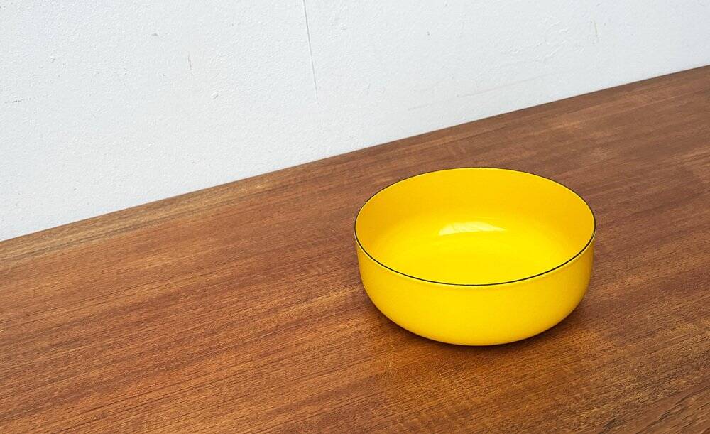 Yellow enamel bowl mid-century by Kaj Franck for Wärtsila Arabia, Finland, 1960s.
