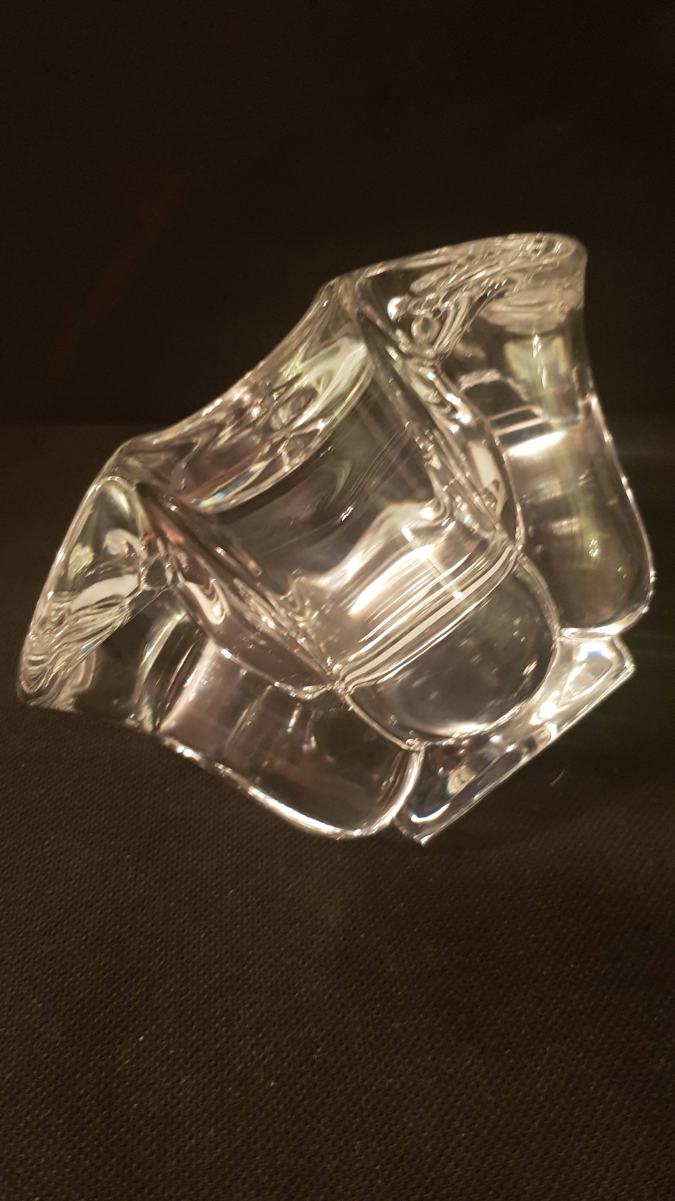 Corolla-shaped ashtray and pocket tray, Vannes Le Chatel crystal (A 240)