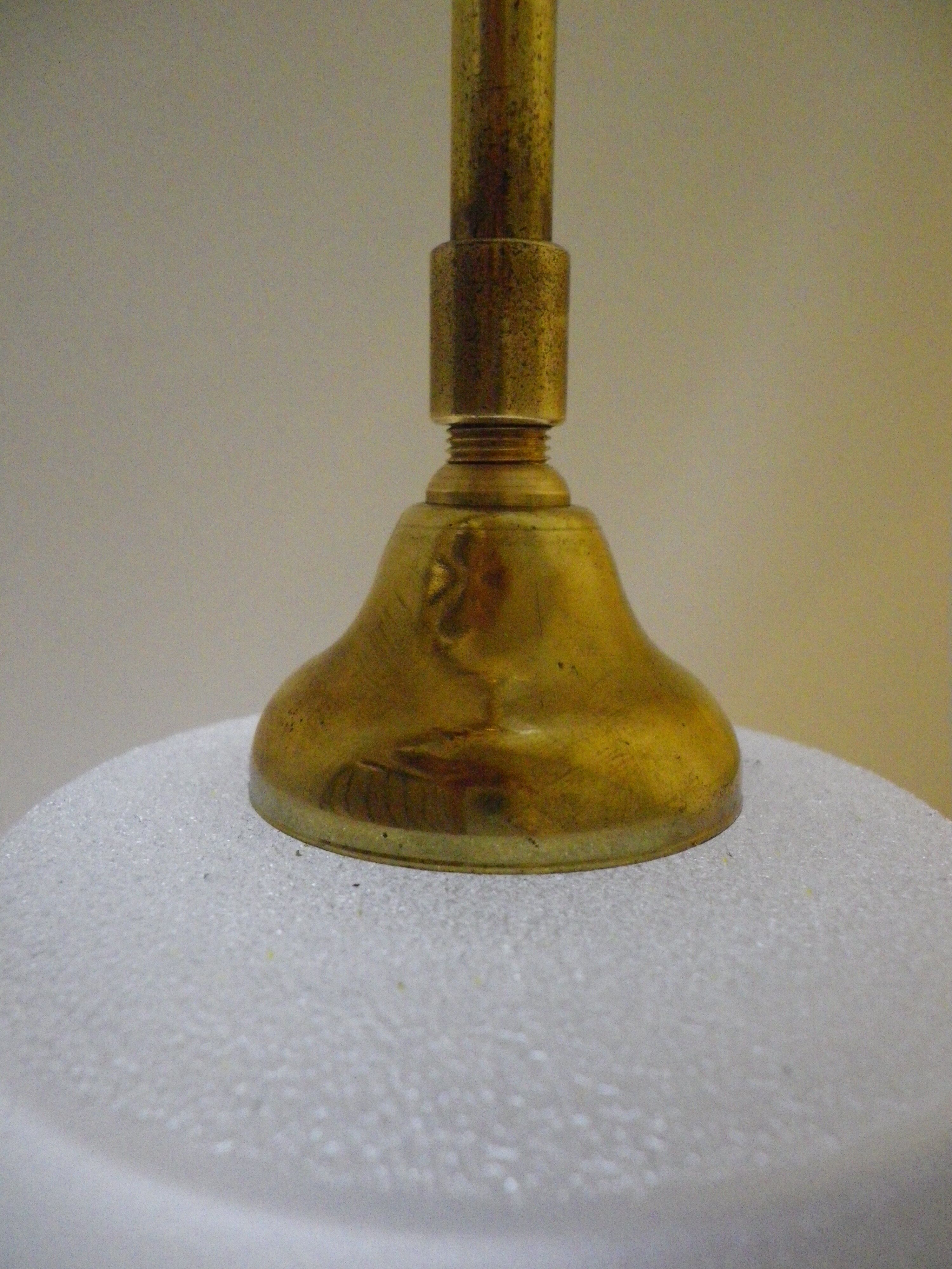 Suspension in brass and glass opaque granulated 1960s/1970s