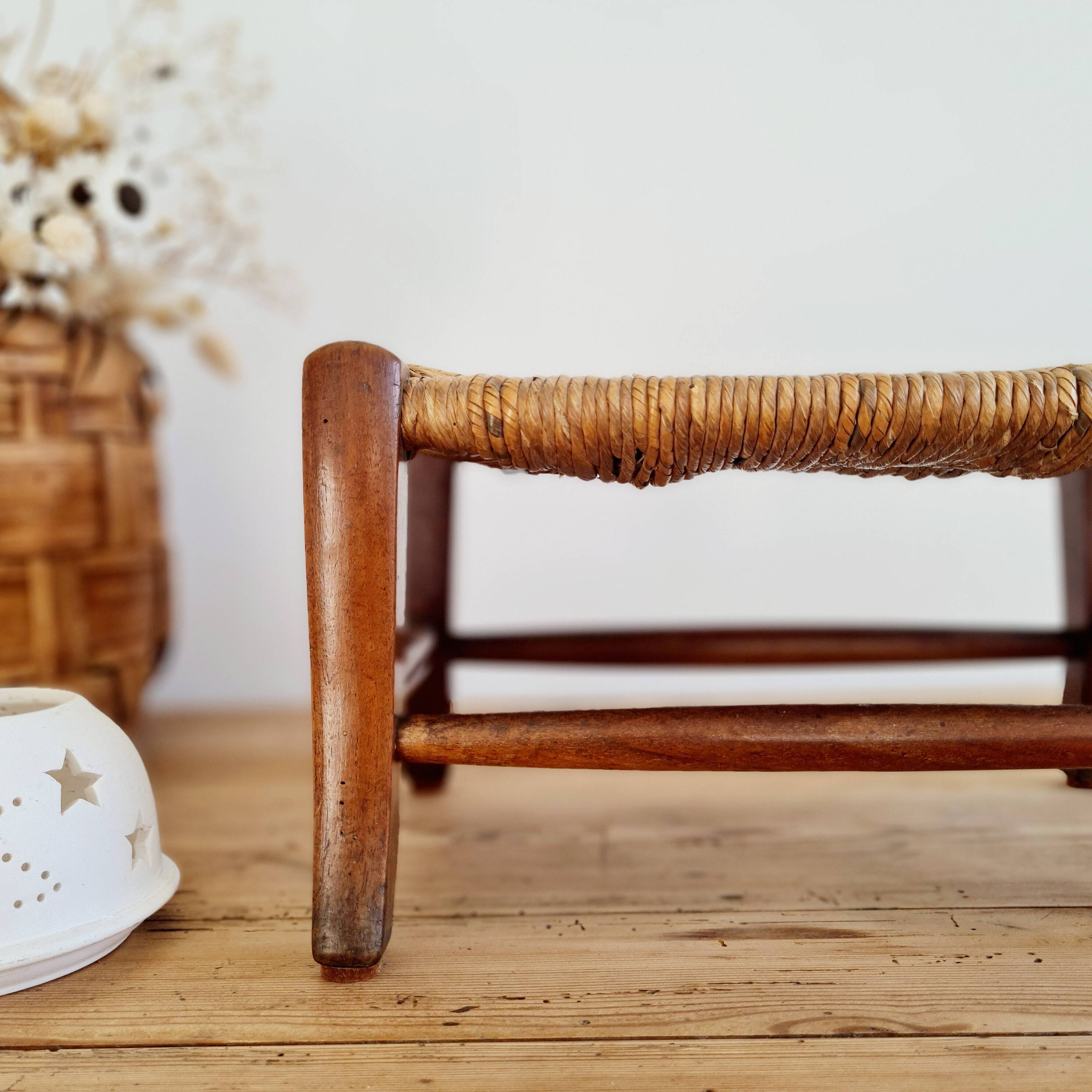 Mini banc en bois et paille