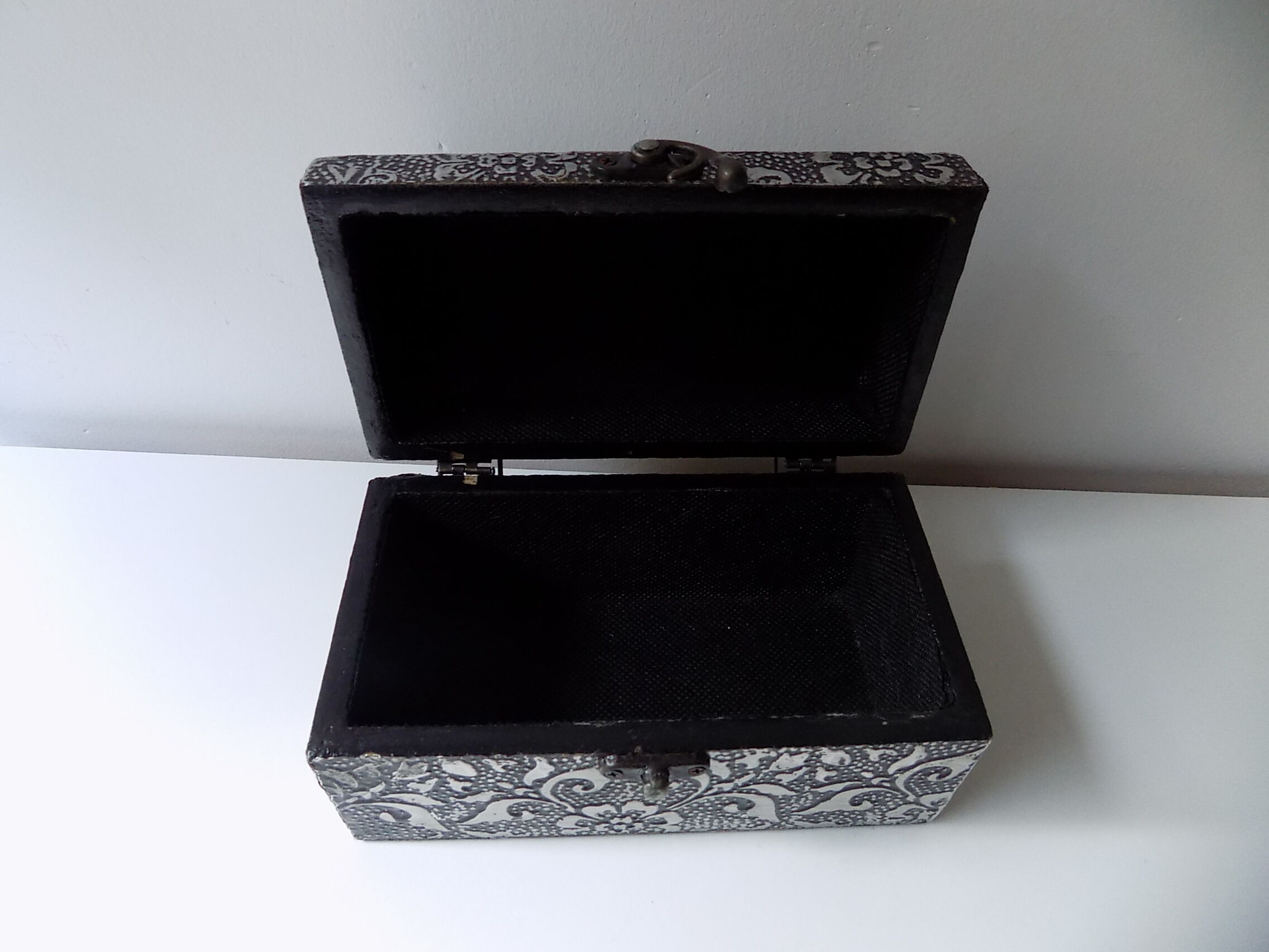 Silver metal jewelry box