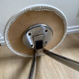 Pair of vintage Z low stools with chrome metal base and white skai seat. H: 49 cm 80s