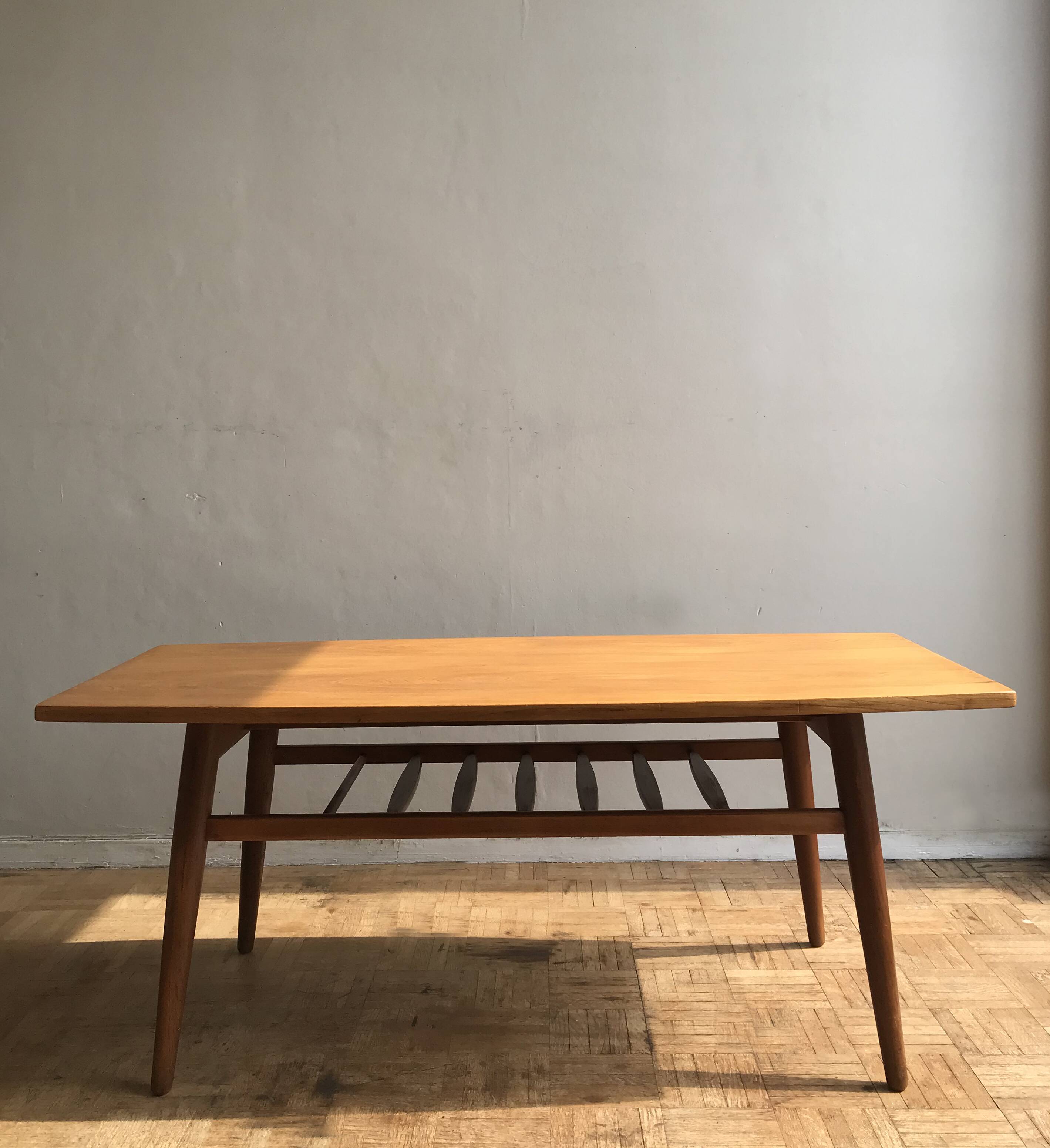 Table basse en teck clair, édition anglaise des années 1960