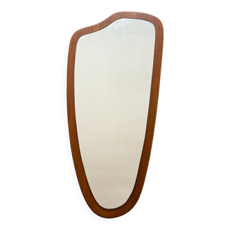 Scandinavian free-form mirror