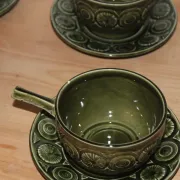 Vintage Tams England service – 6 soup bowls with handles and saucers in olive green ceramic.