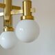 Chandelier vintage en laiton et opaline, années 1970, dans le style de Sciolari.