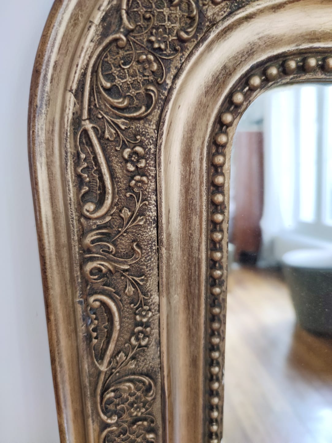 Ancient mirror with golden pediment - 117x76cm