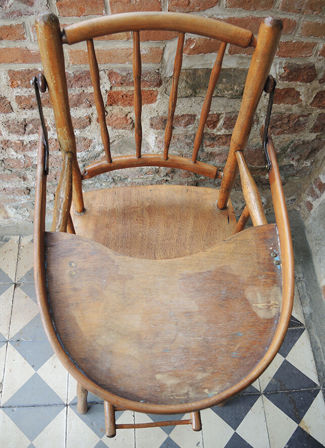 Former high chair modulable for wooden baby