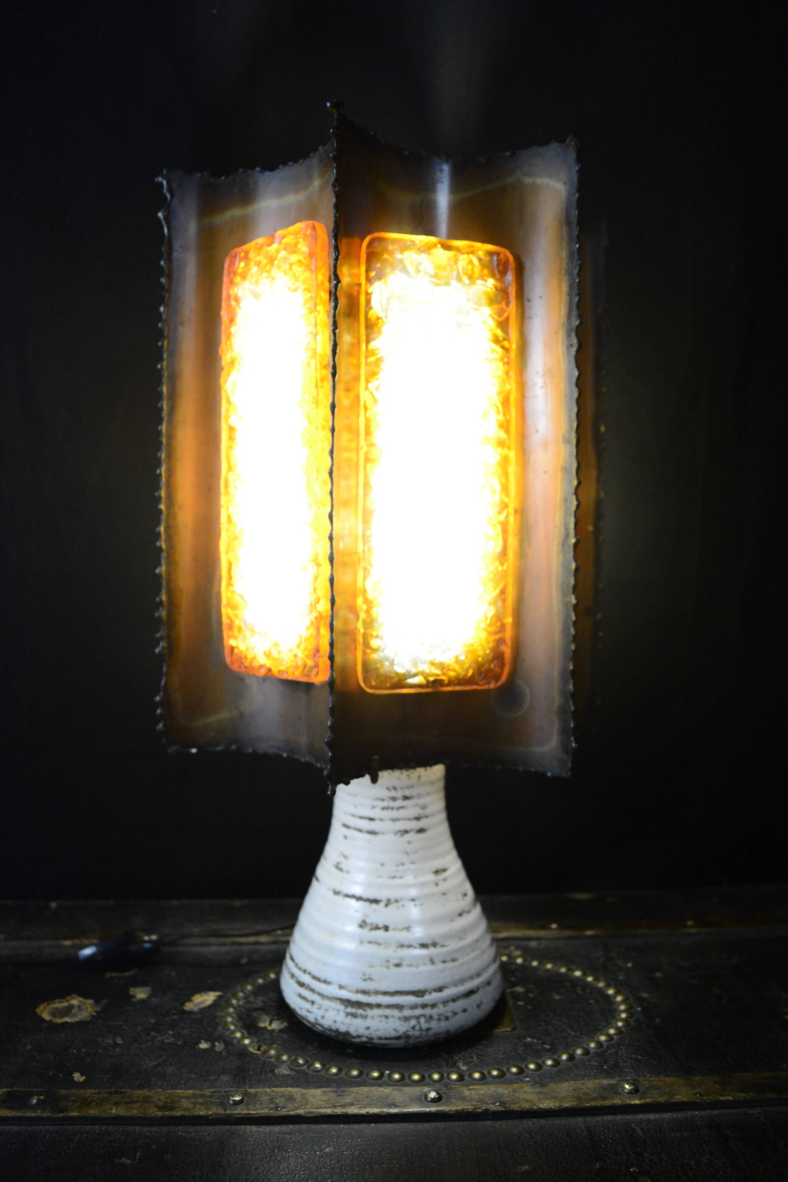 Brutalist design lamp in ceramic and metal - Accolay