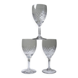 Set of three fine crystal port or aperitif glasses, Saint-Louis style.