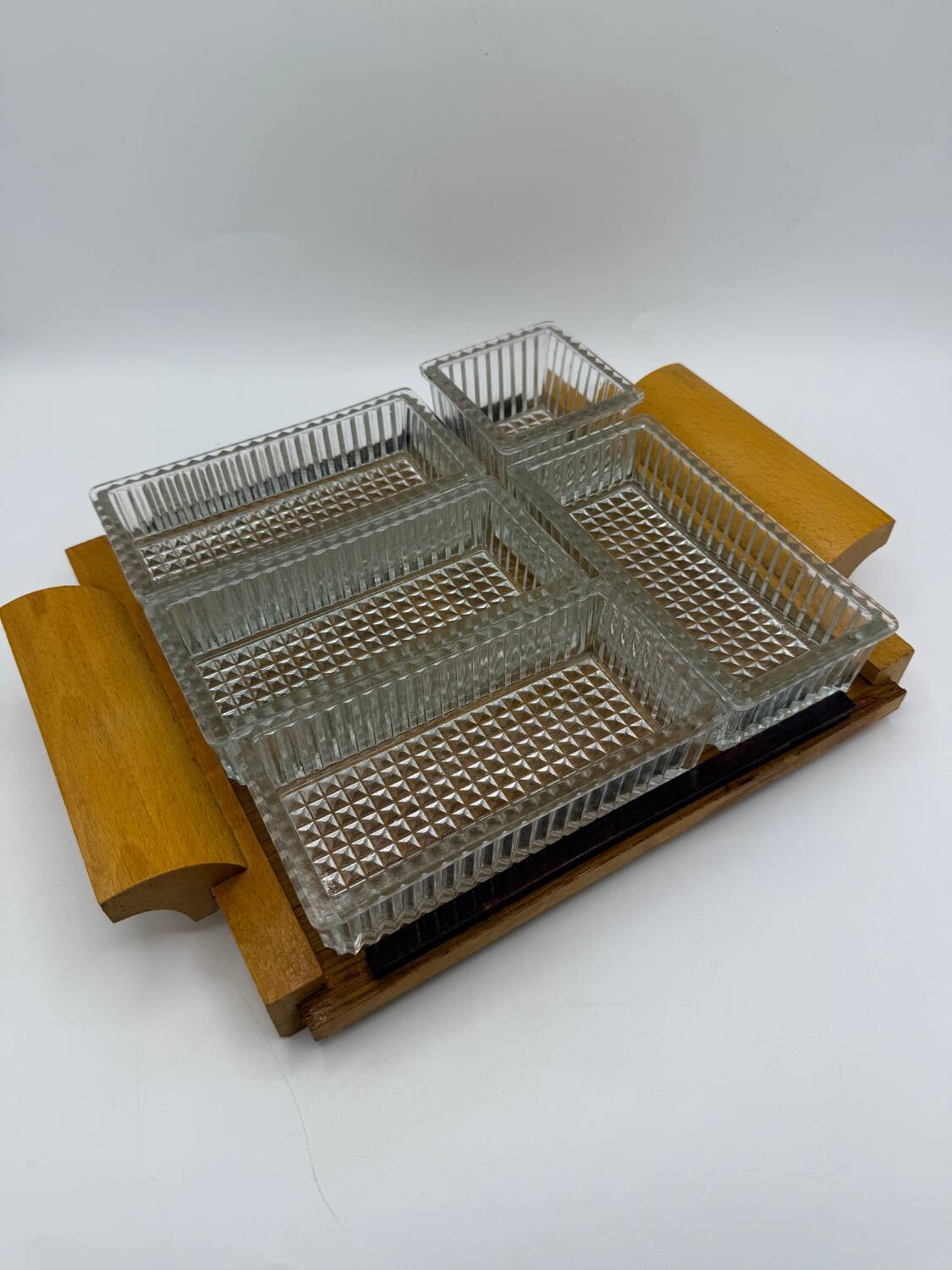 Appetizer tray with compartments