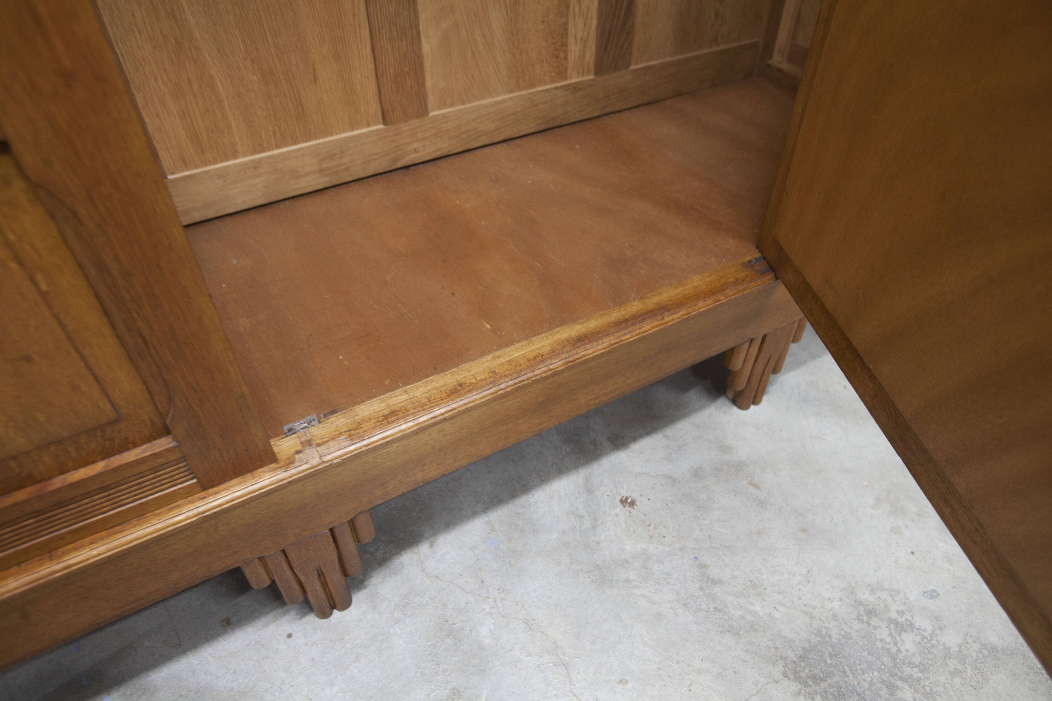 Art Deco oak sculpted wardrobe - Flemish workshop circa 1930