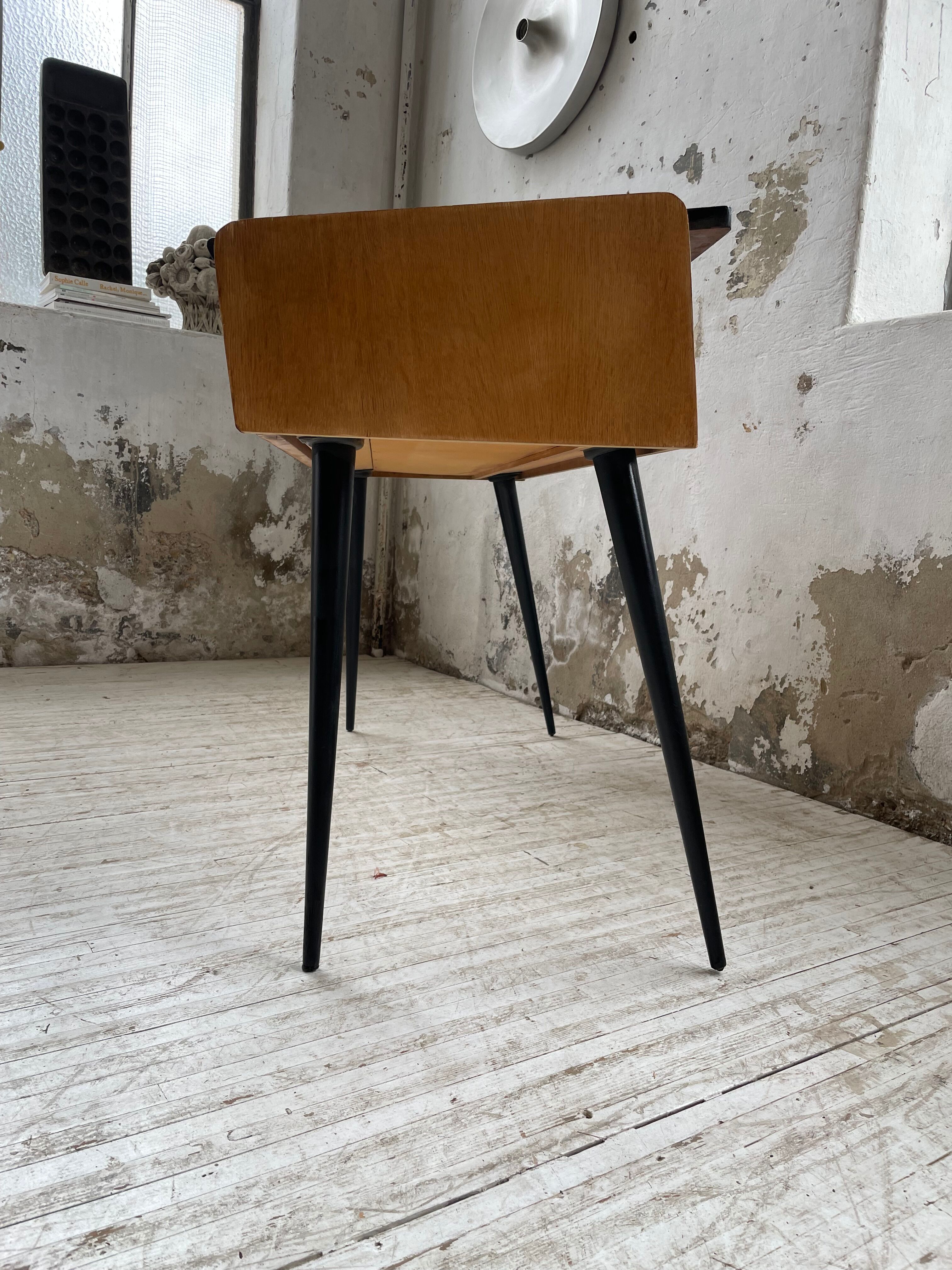 Console desktop feet compass 60s