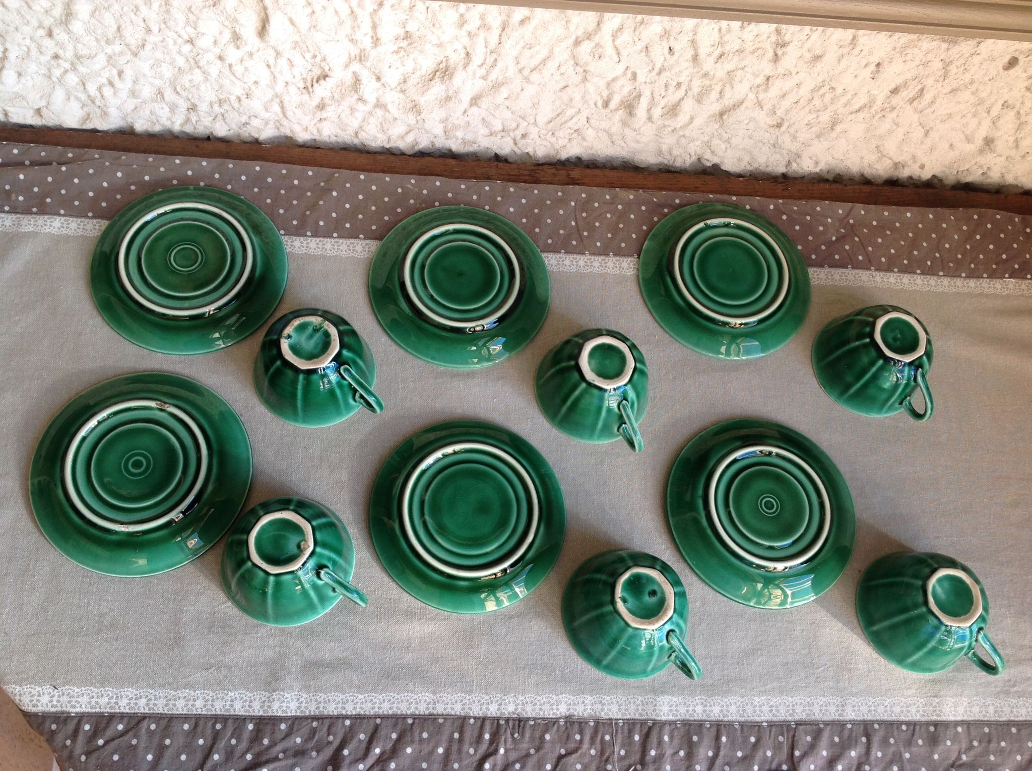 Suite of six cups and saucers green / vintage 50-60 years