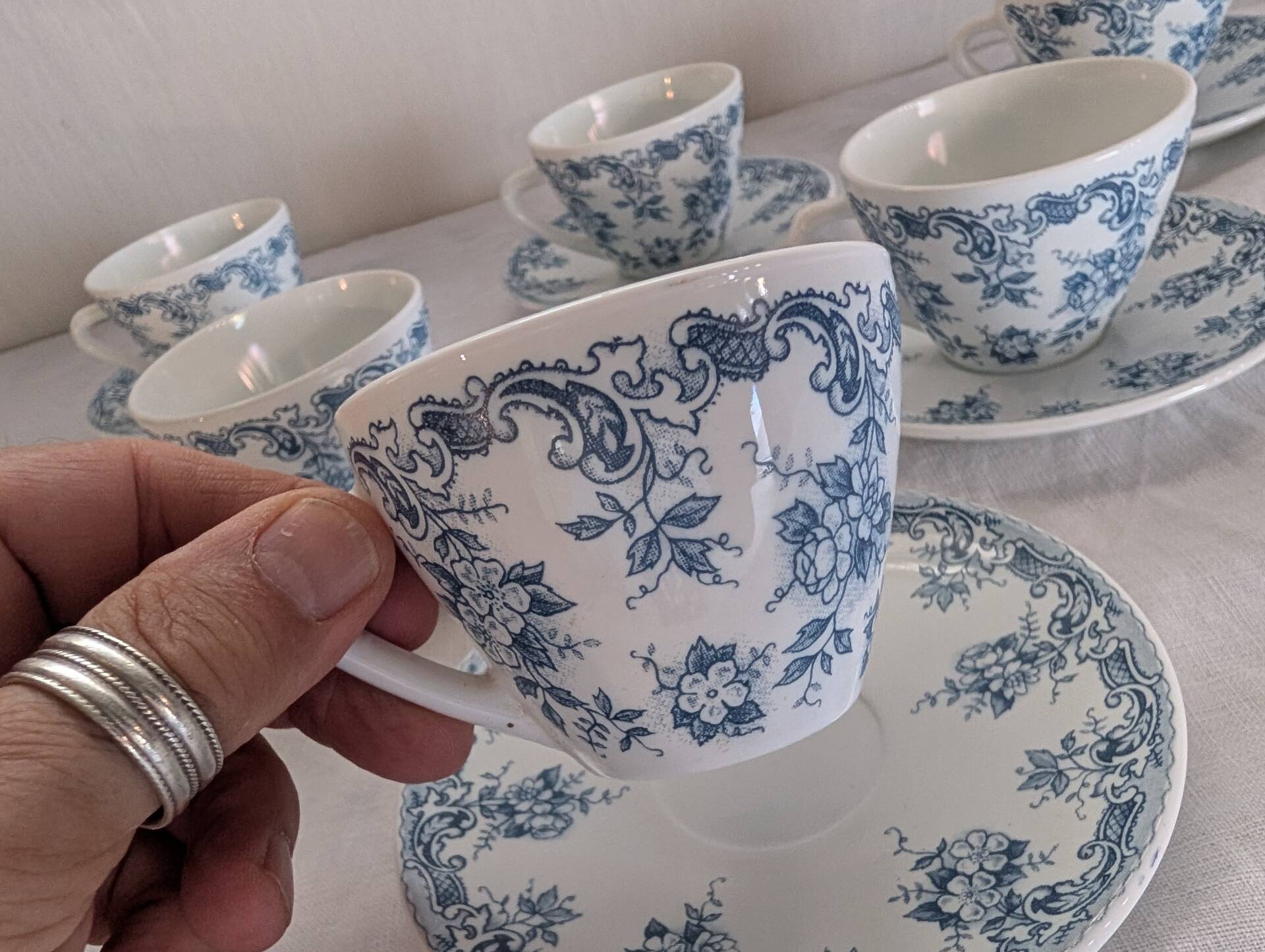 6 cups and saucers Rivanel in vintage 70's opaline