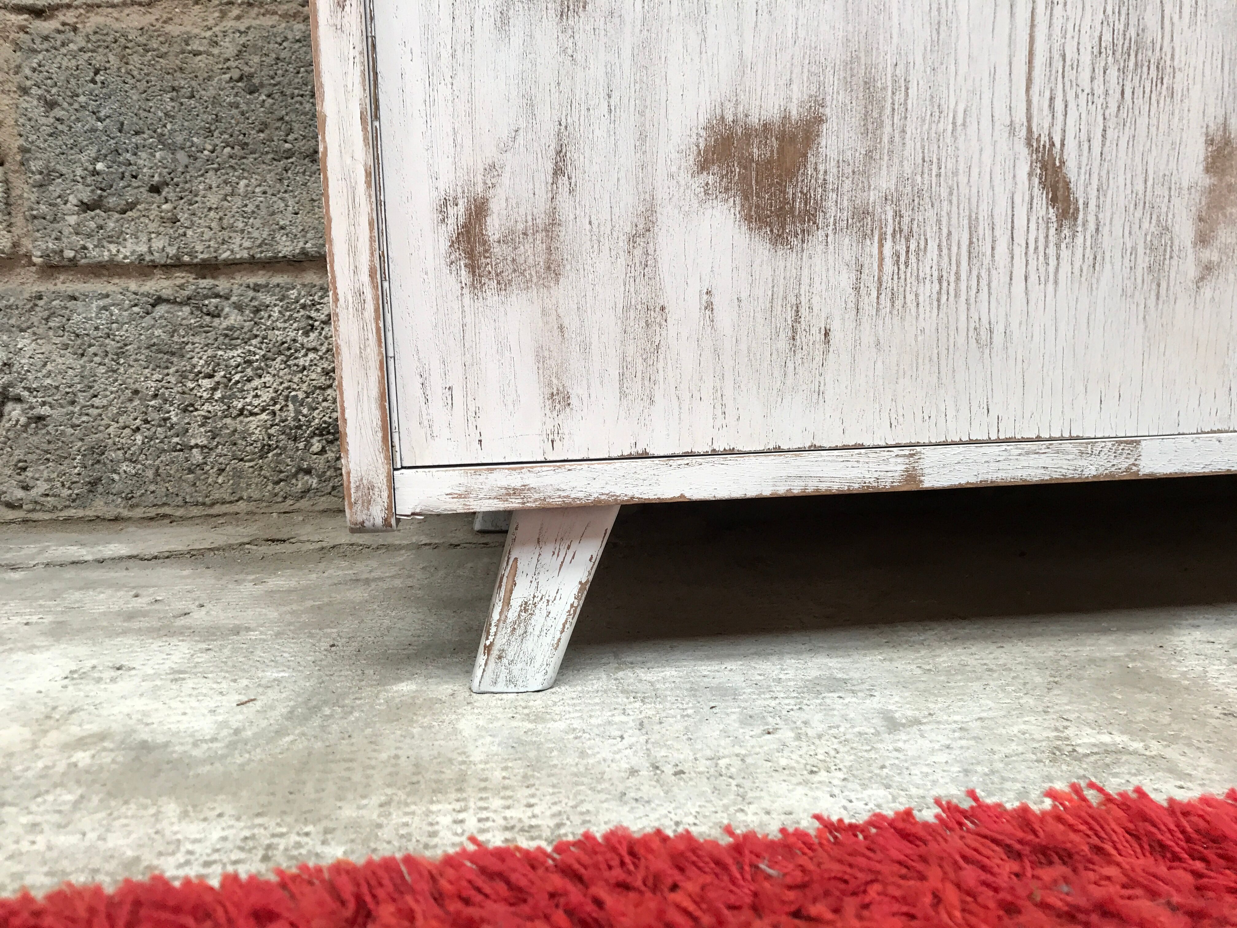Buffet bahut vintage 1950 pieds compas patine blanche