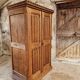 Armoire à tiroirs ancienne néogothique
