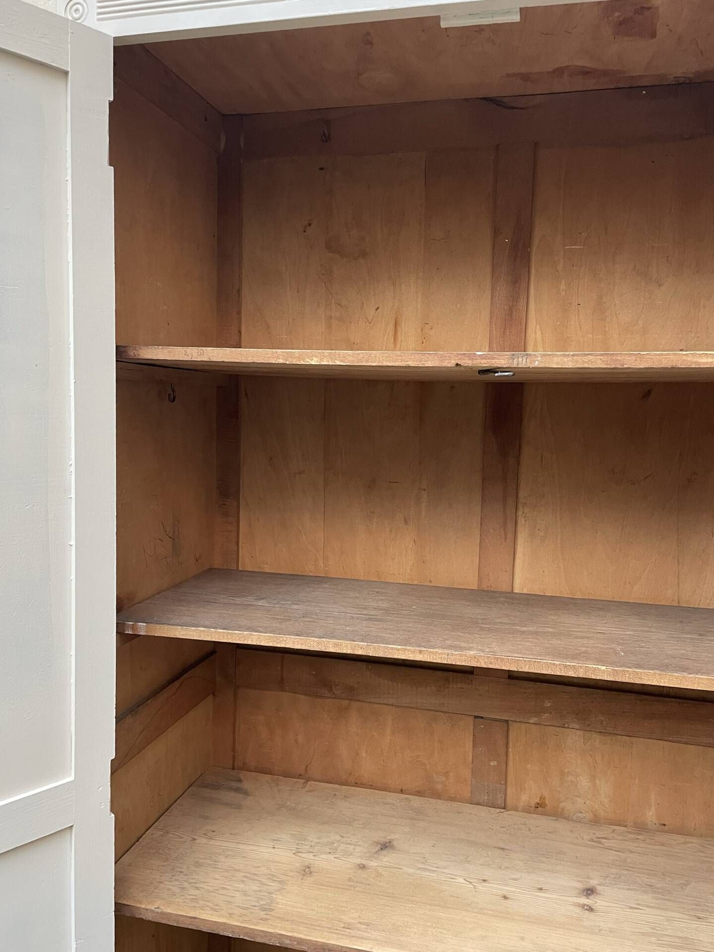 Armoire parisienne crème 