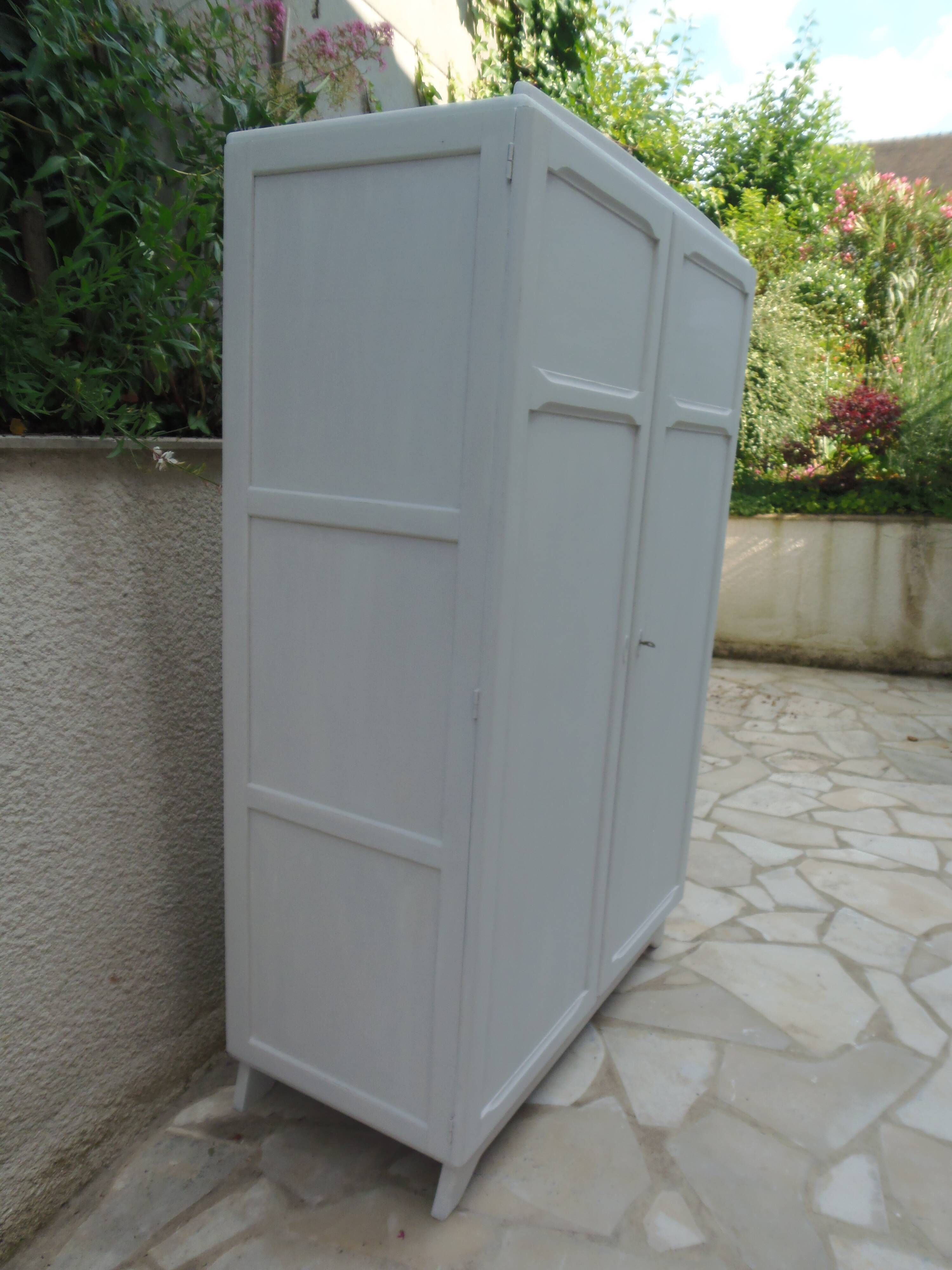 1950s wardrobe, 2 doors, one bar, 3 shelves, re-enchanted in pearl gray with waxed finish.