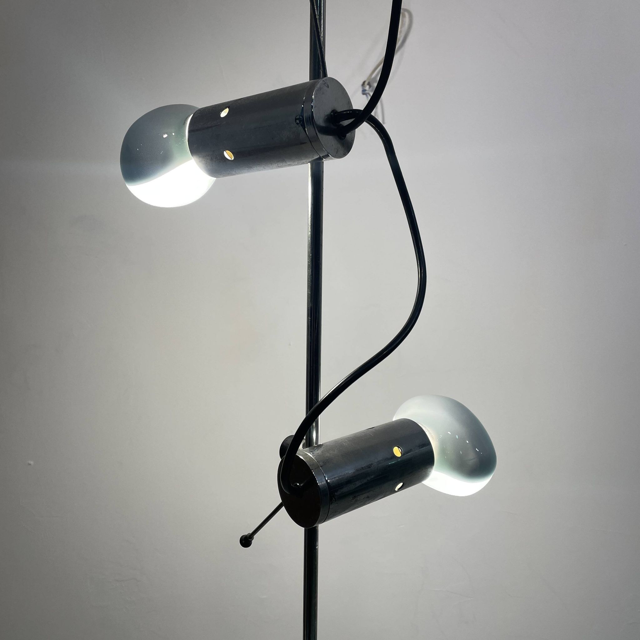 lampe de sol par Tito Agnoli pour O'luce