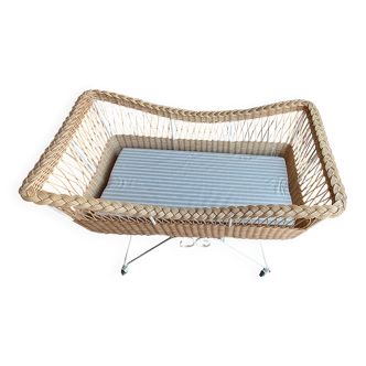 Wicker baby bed