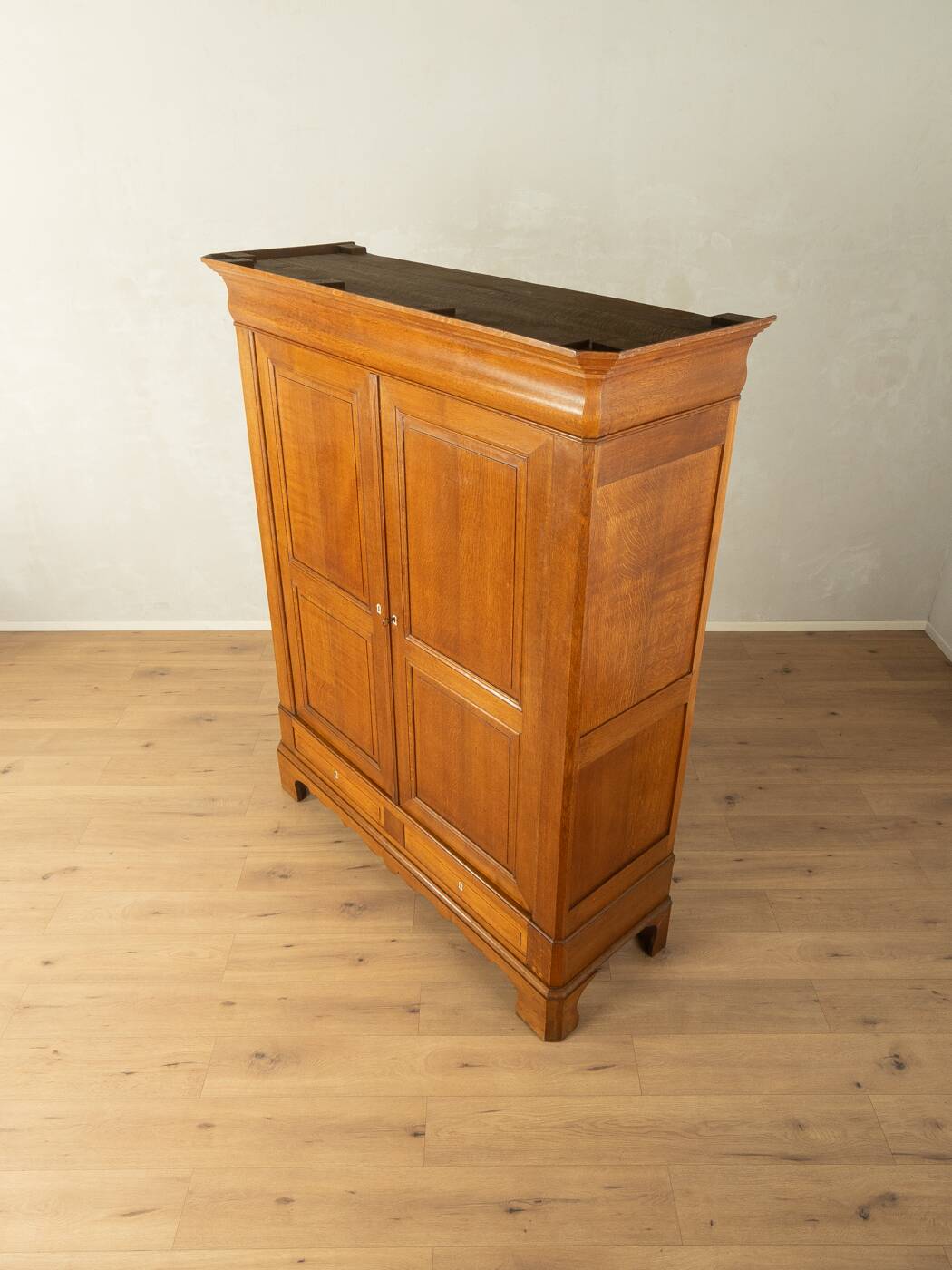 Armoire antique classique en chêne, avant 1900