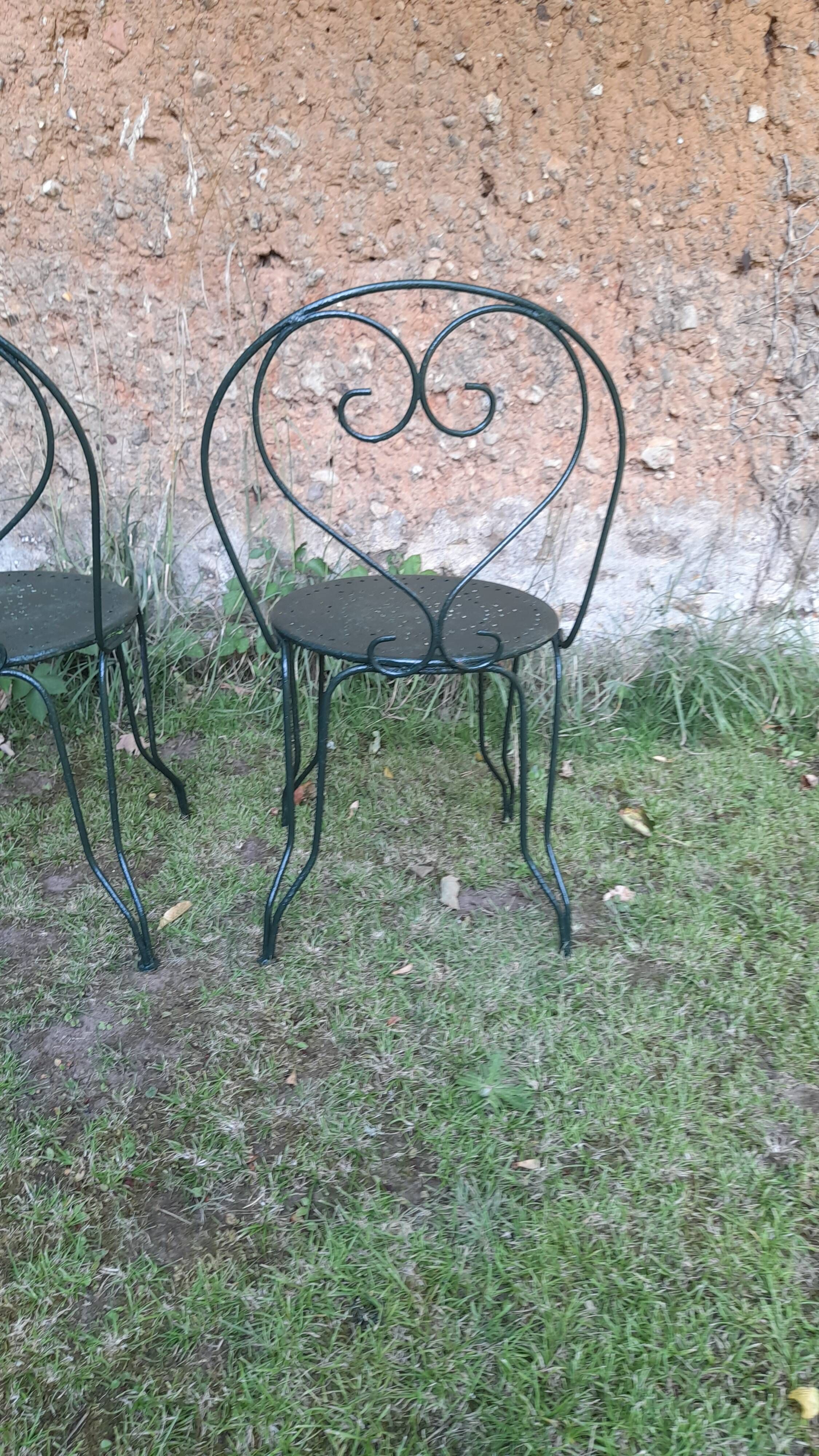 Antique wrought iron garden furniture set 1 table 2 armchairs 2 wagon green chairs