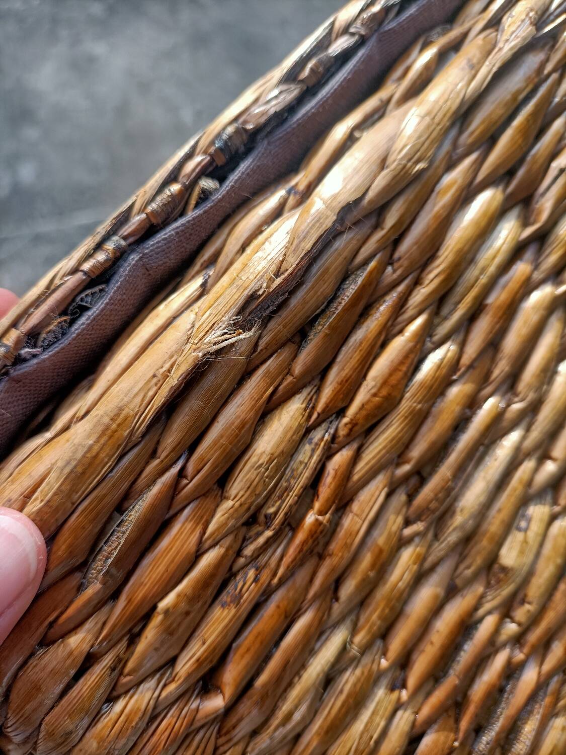 Retro wicker trunk 💐