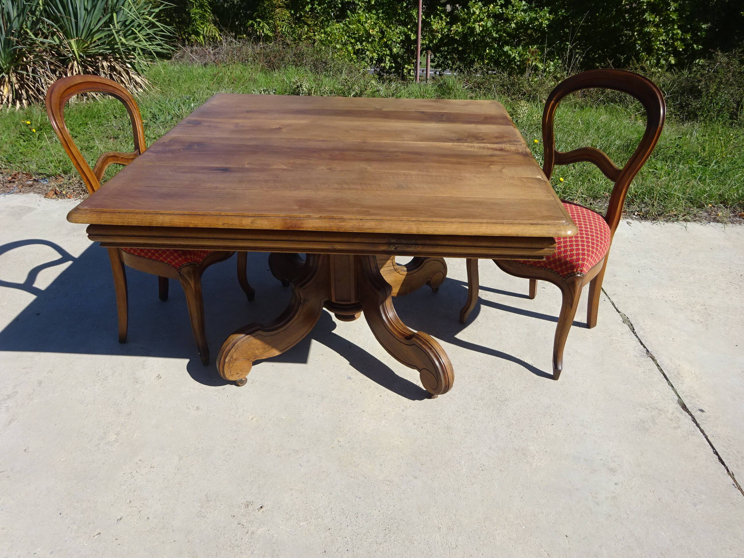Square dining table, central leg, seats 8