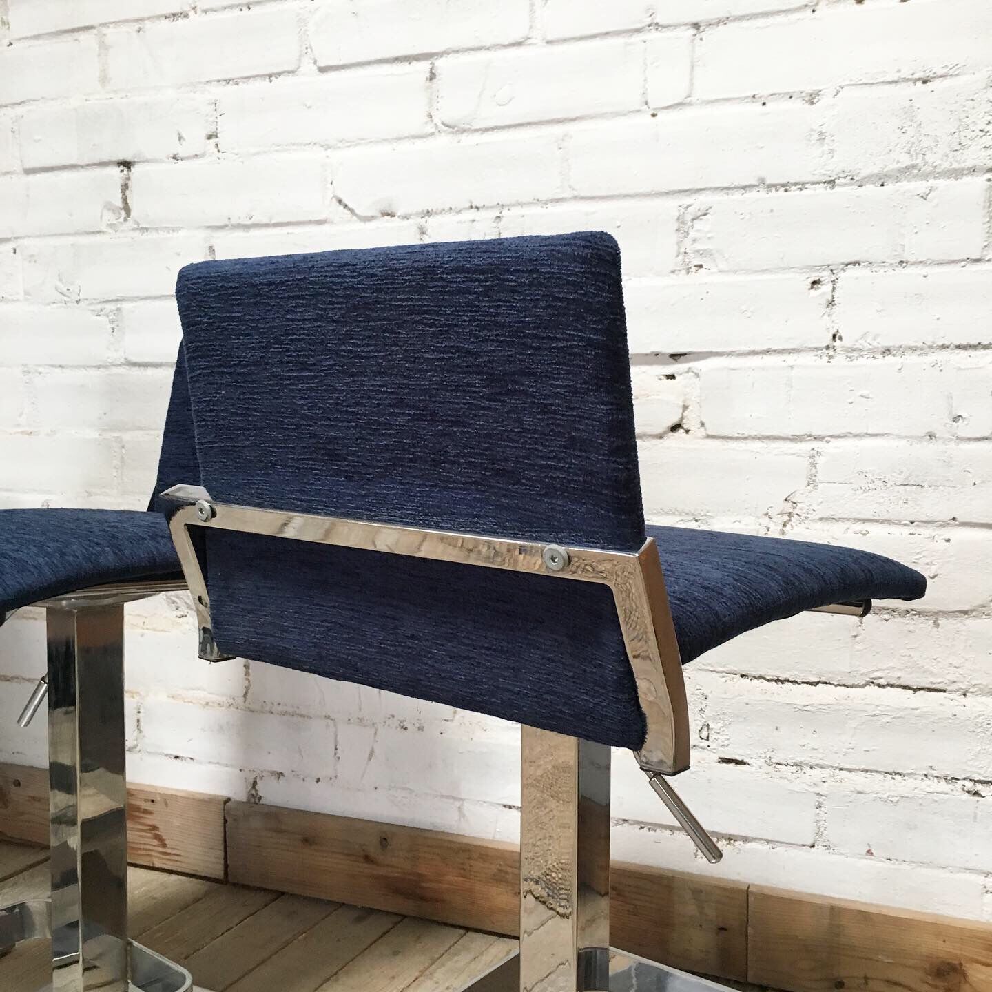 3 Bar stools in chrome metal and velvet