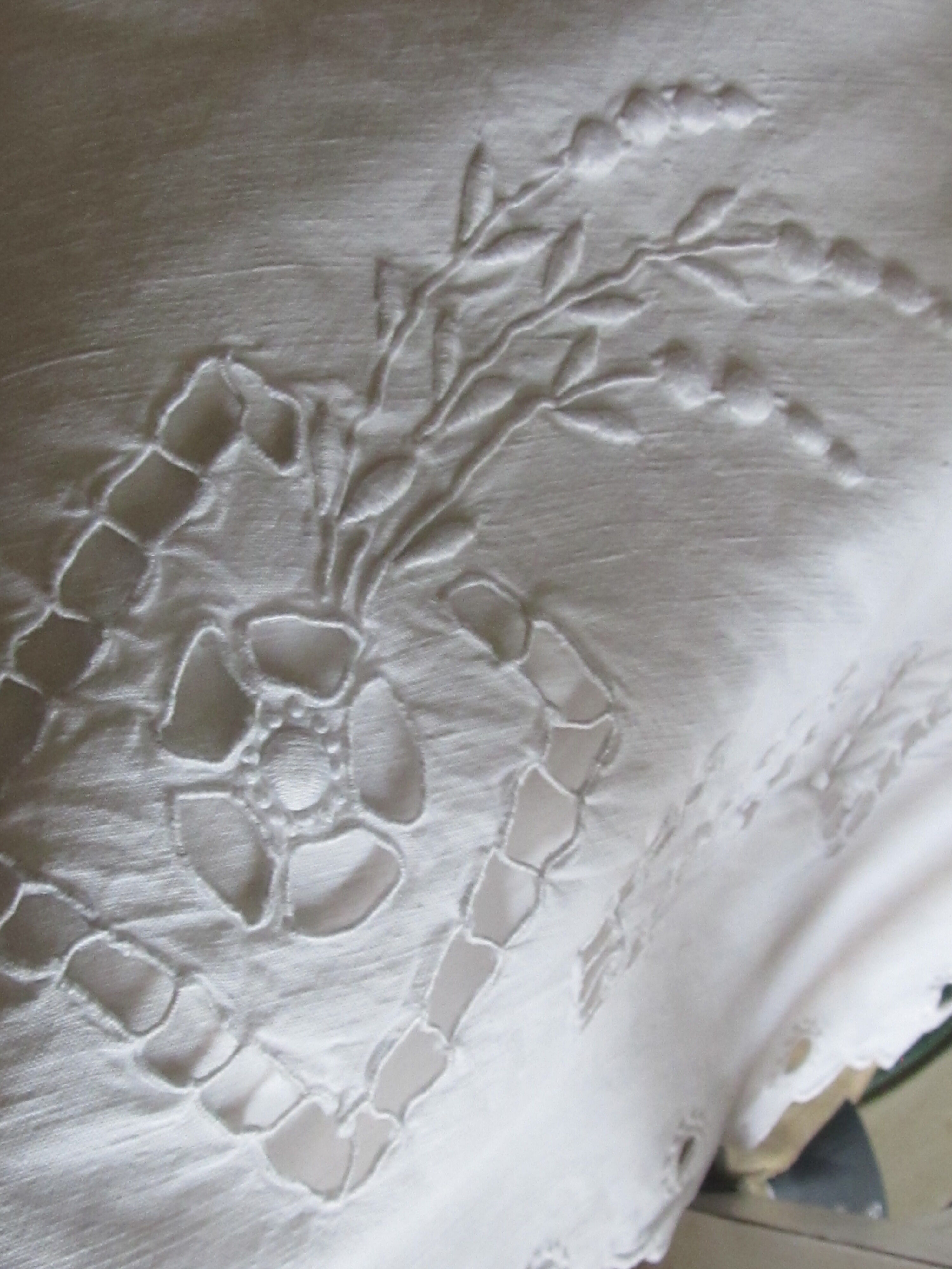 Old sheet cotton embroidery Richelieu white monograms MC 200 x 315 back 80 cm