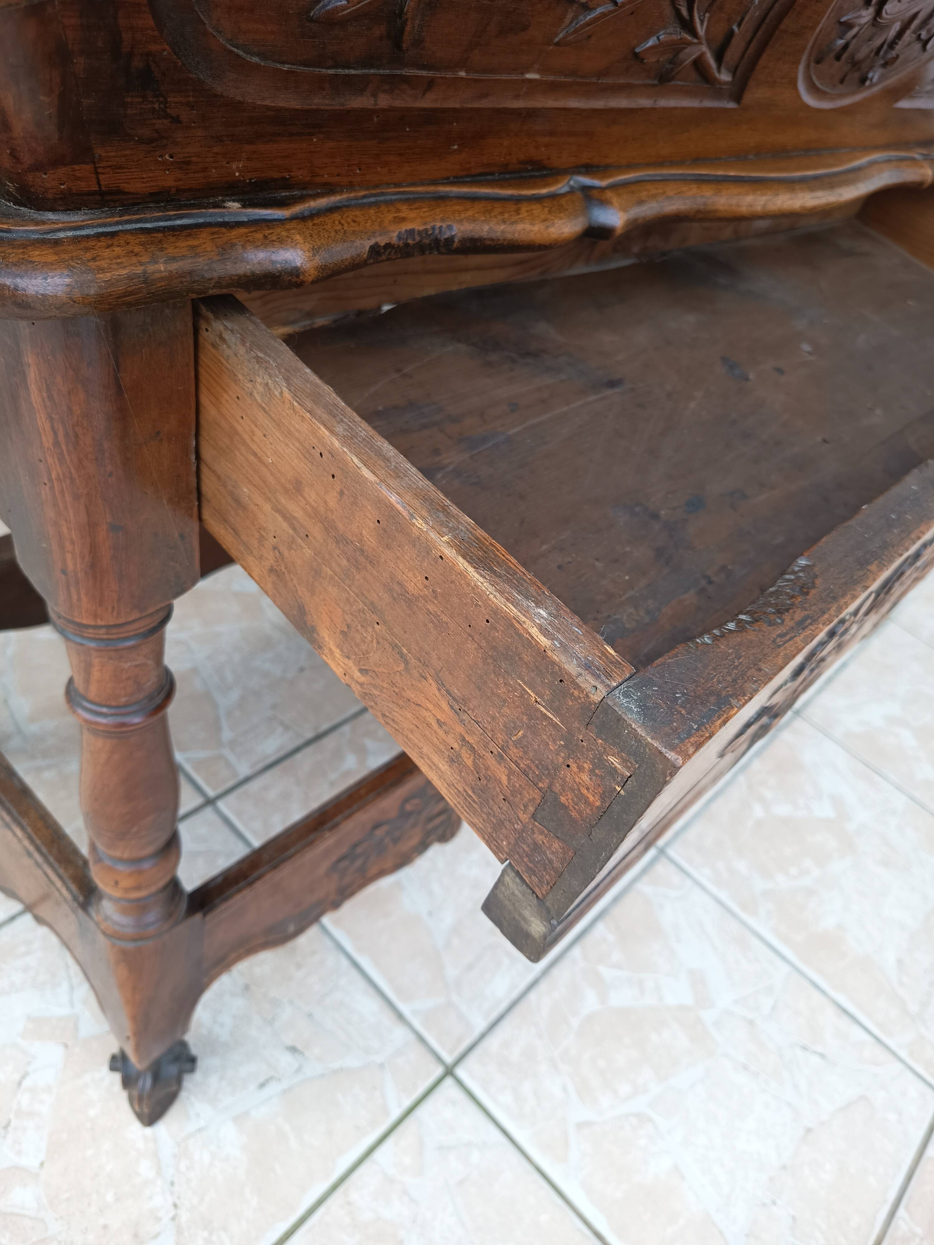Provençal kneading trough in walnut from the 18th century.