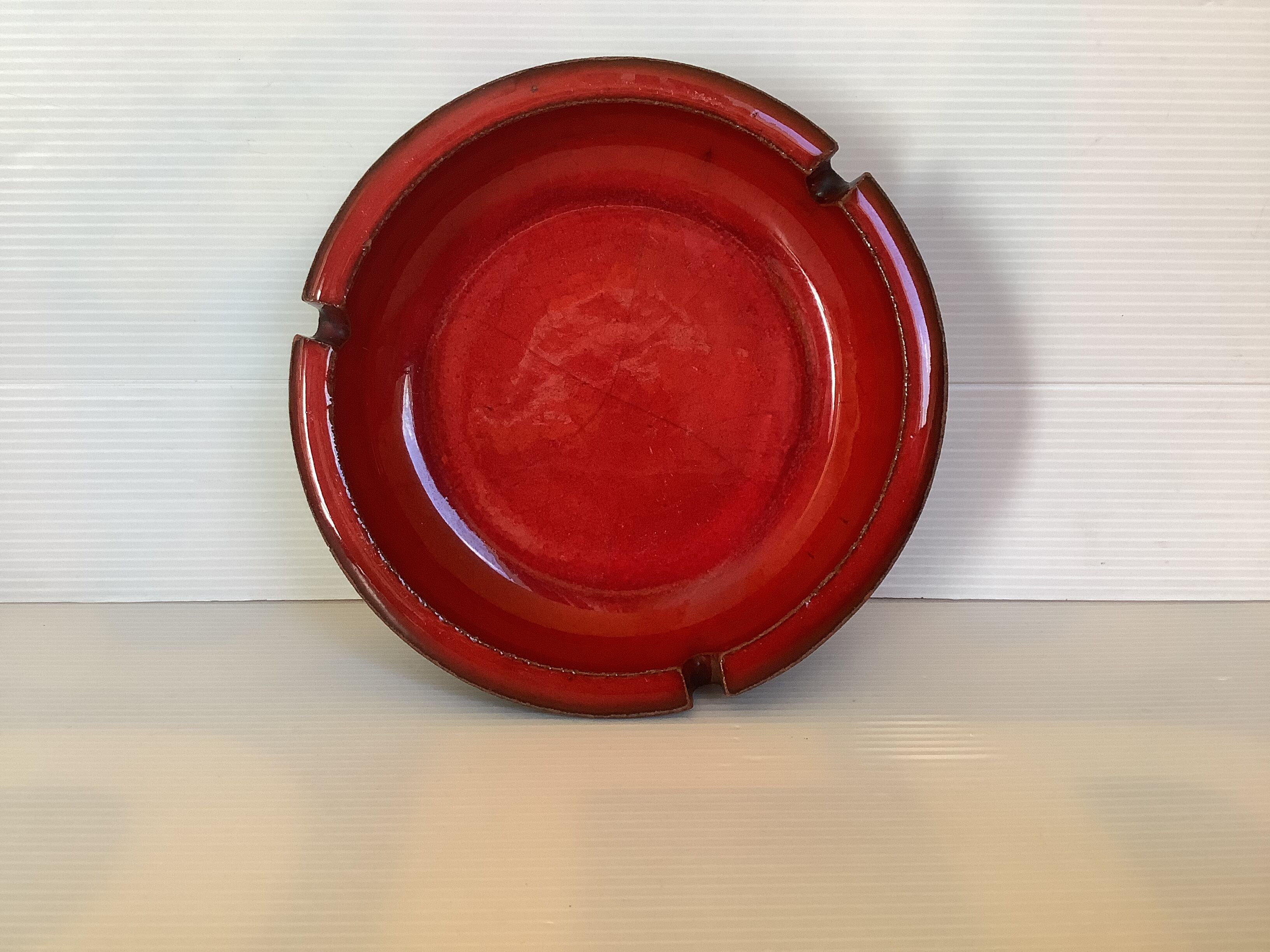 Koramic red and black ceramic empty pocket ashtray