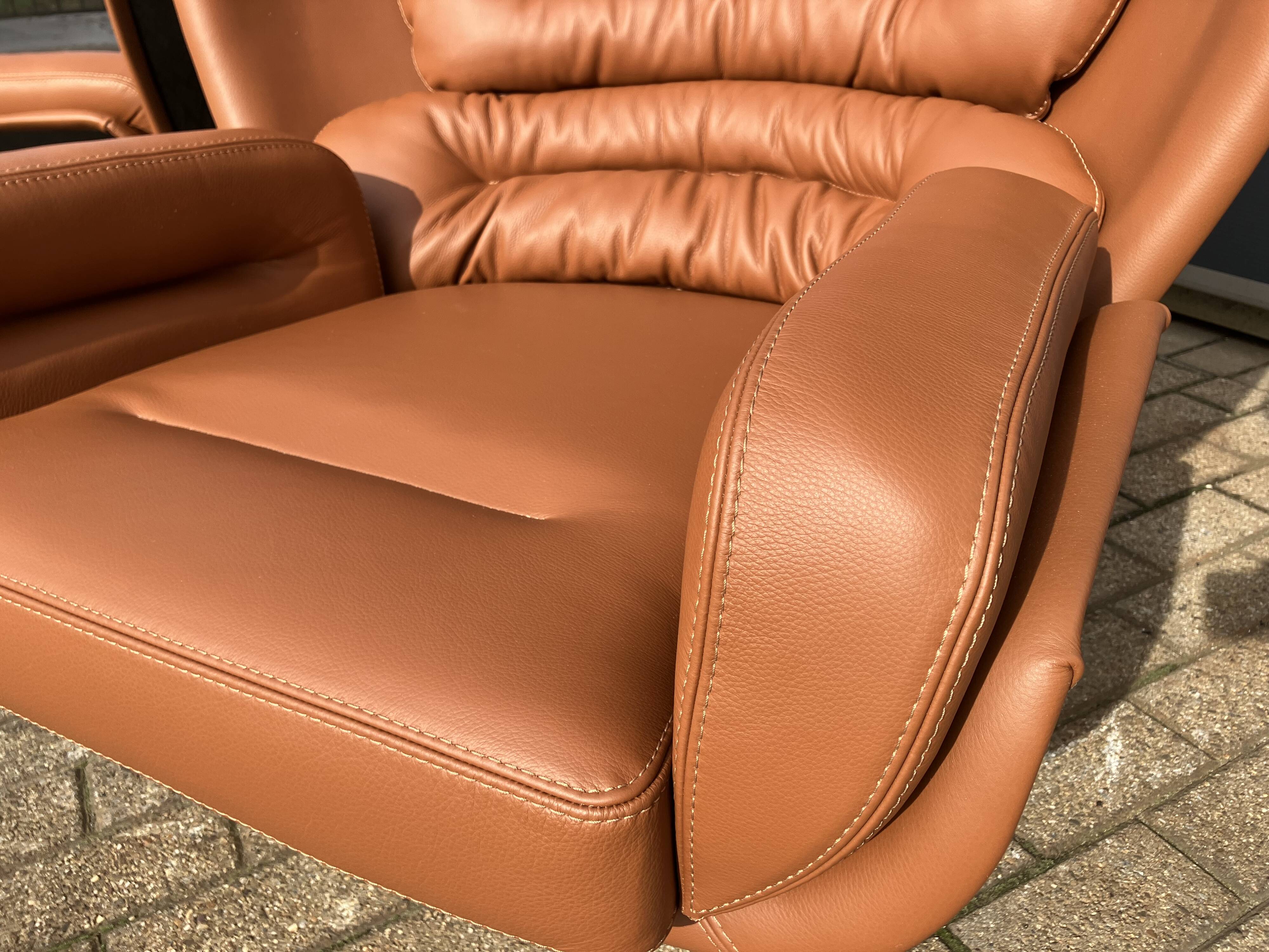 Joe Colombo Elda chair Longhi, Cognac leather in new condition!