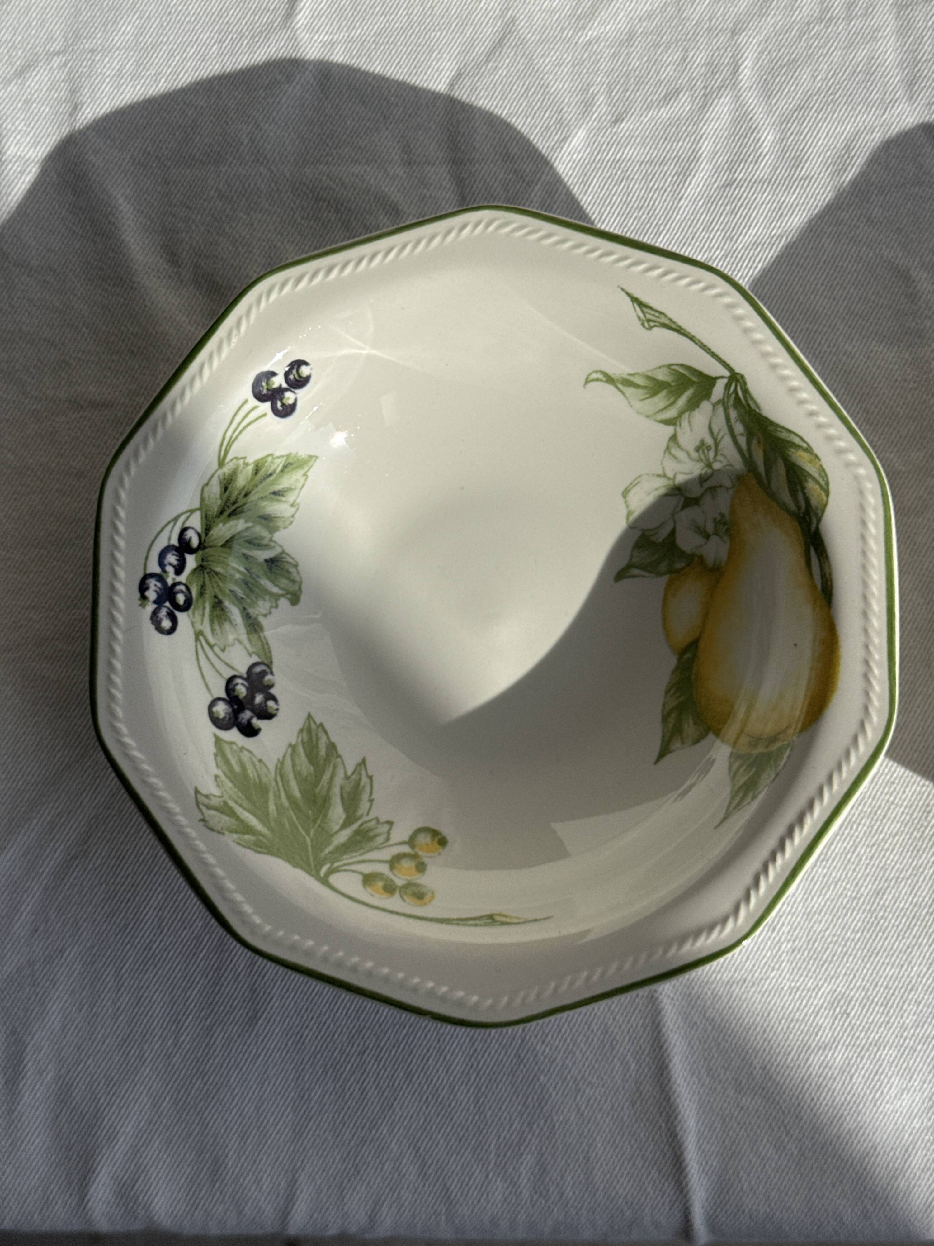 Set of 11 fruit-patterned bowls The Chartwell Collection England D17