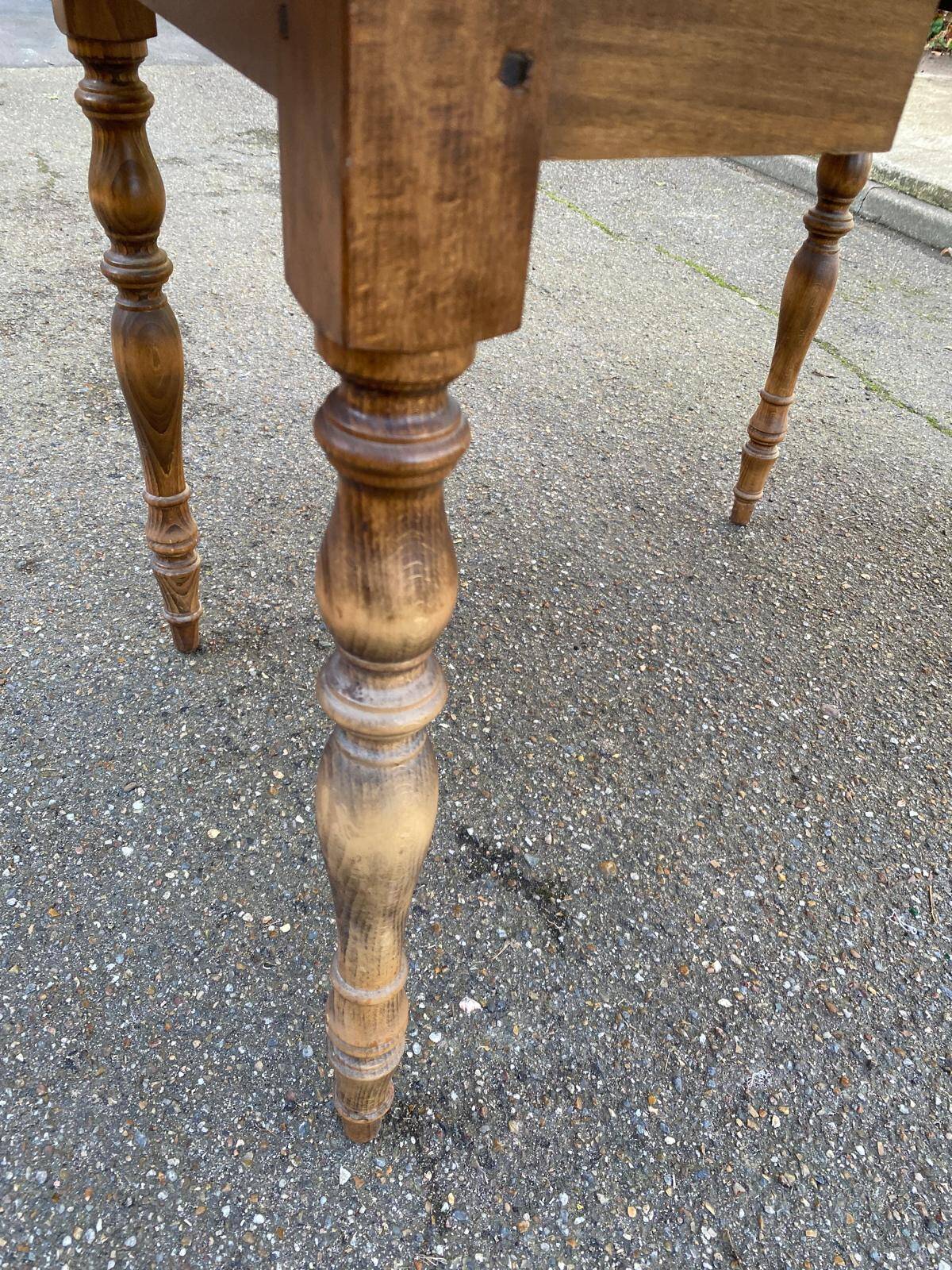 Round extendable dining table Louis Philippe 90cm with an extension.