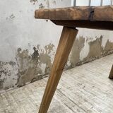 Table brutaliste savoyarde en chêne