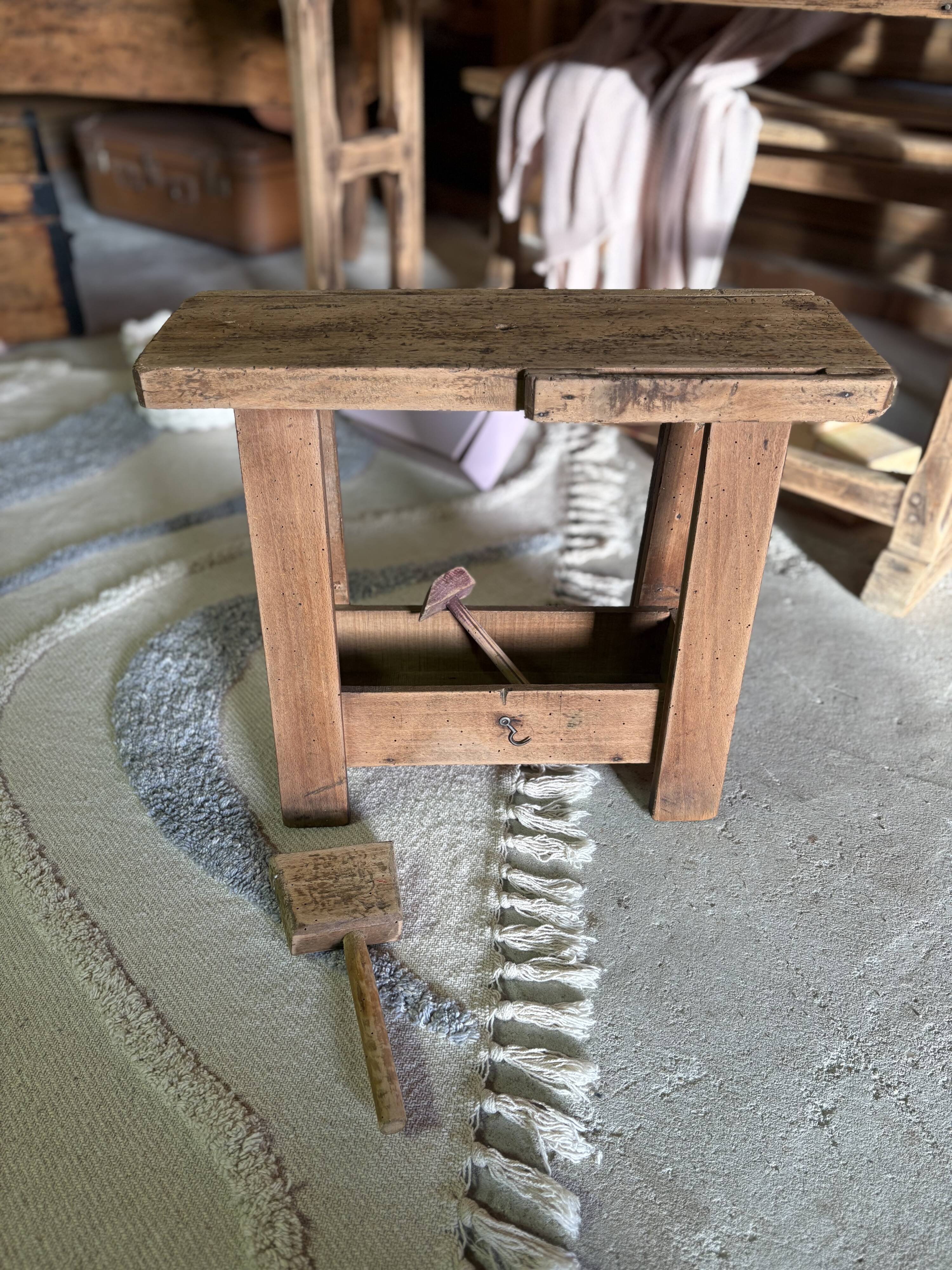 Mini établi enfant en bois avec outils