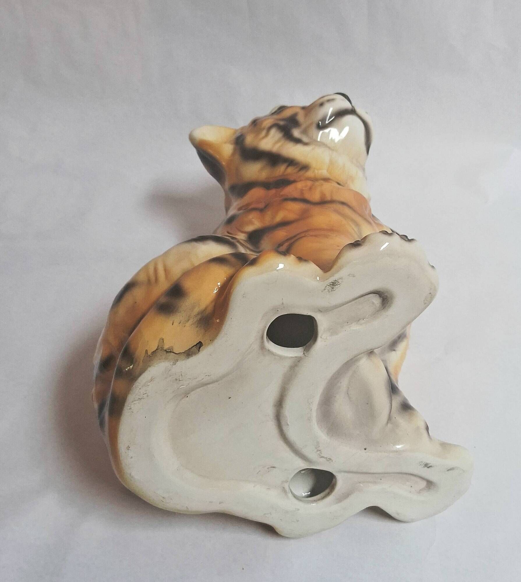 Vintage animal sculpture in Italian ceramic depicting a tiger cub.