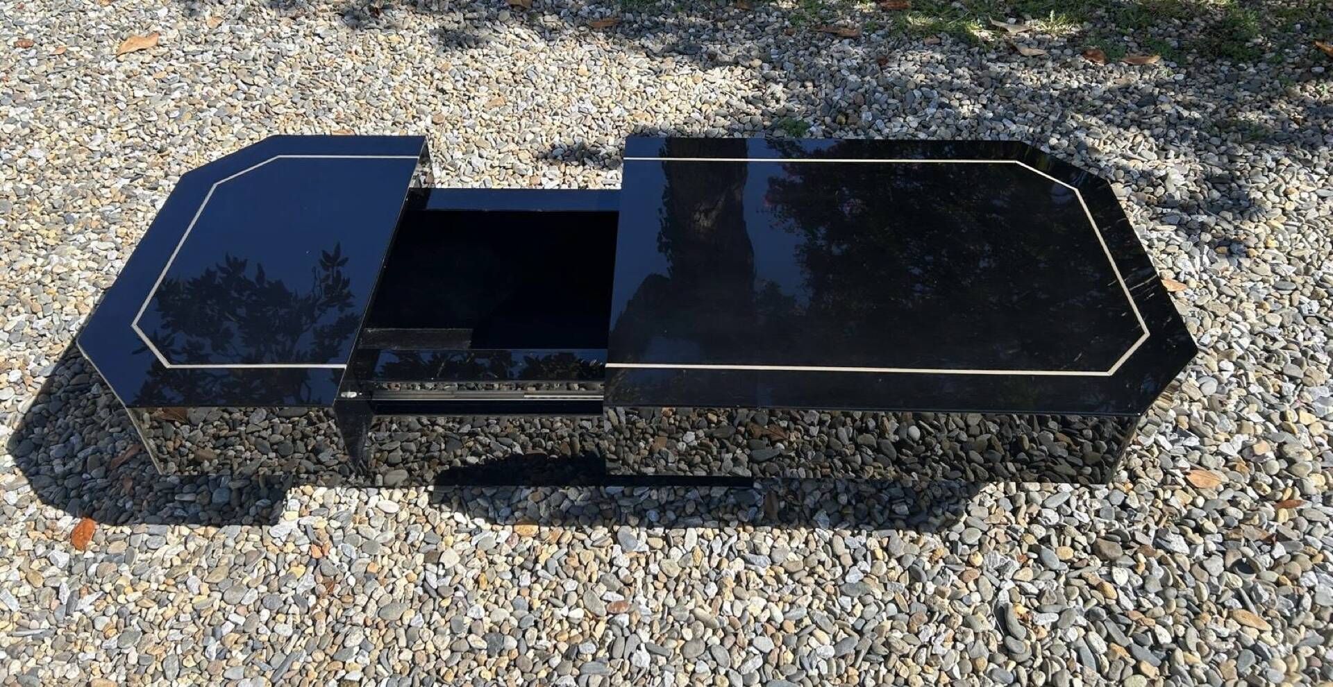 Lacquered table by Roche Bobois from the 70s, attributed to J-C Mahey.