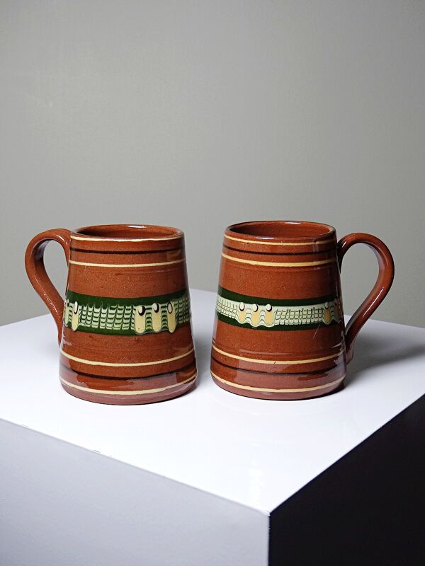 Paire de mugs vintages en poterie Troyenne, artisanat bulgare années 60-70