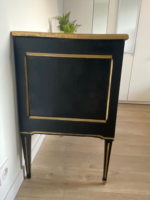 Painted chest of drawers