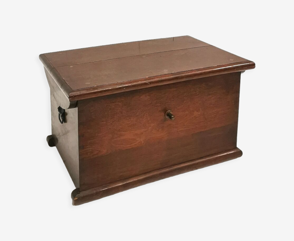 Coffre ancien chêne et laiton