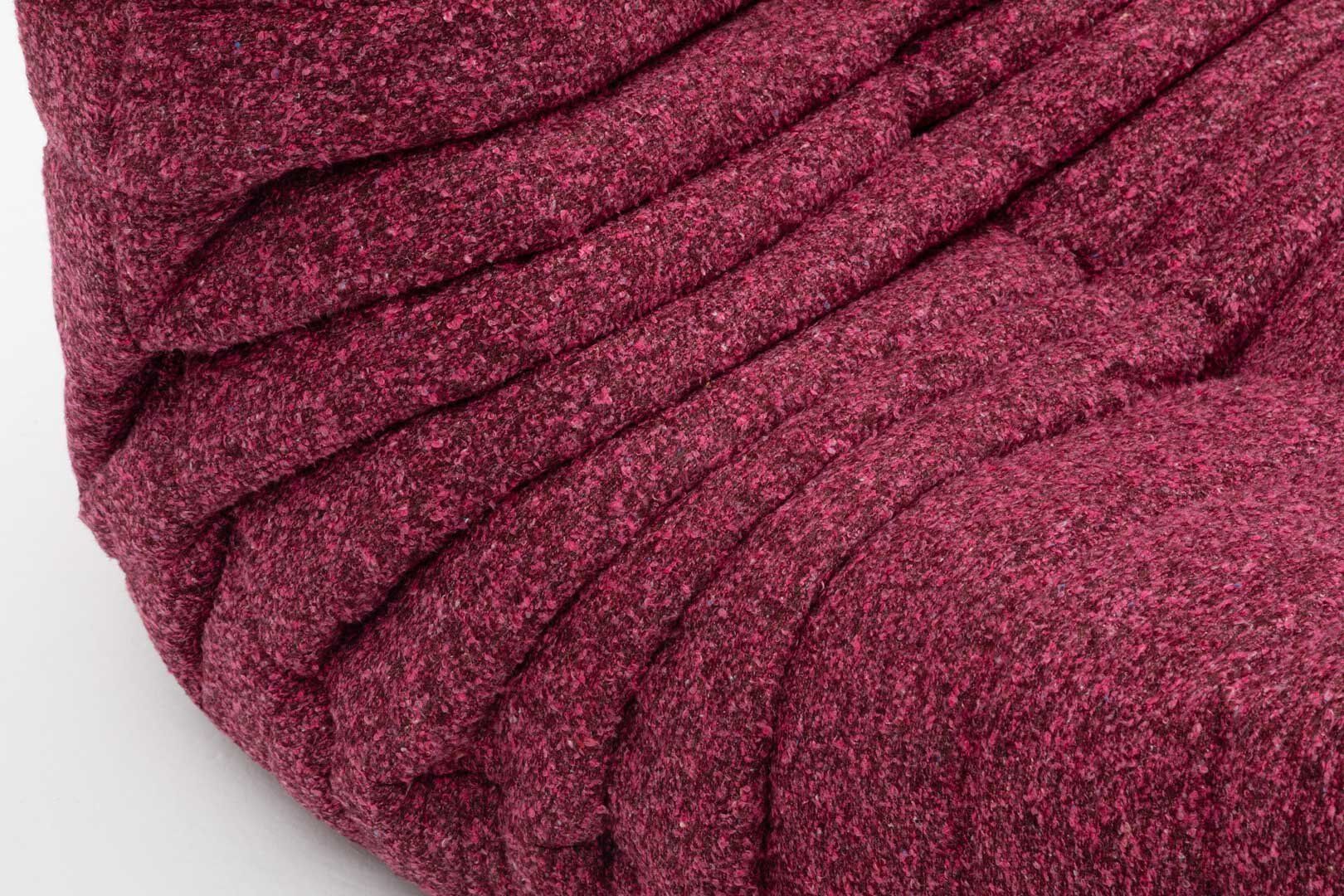 Canapé trois places Togo en bouclé bordeaux par Michel Ducaroy pour Ligne Roset