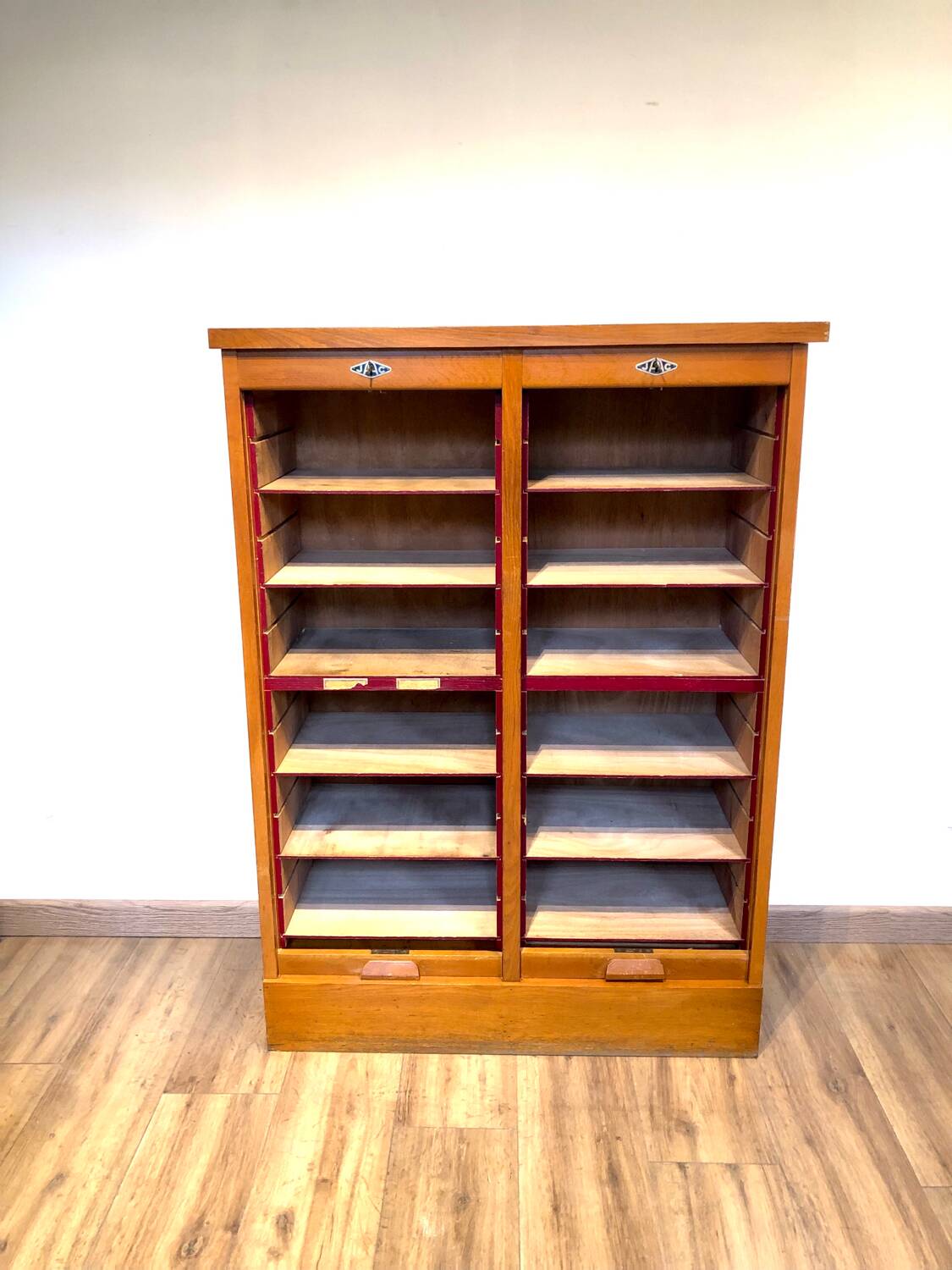 Double curtain folder