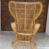 énorme fauteuil en rotin