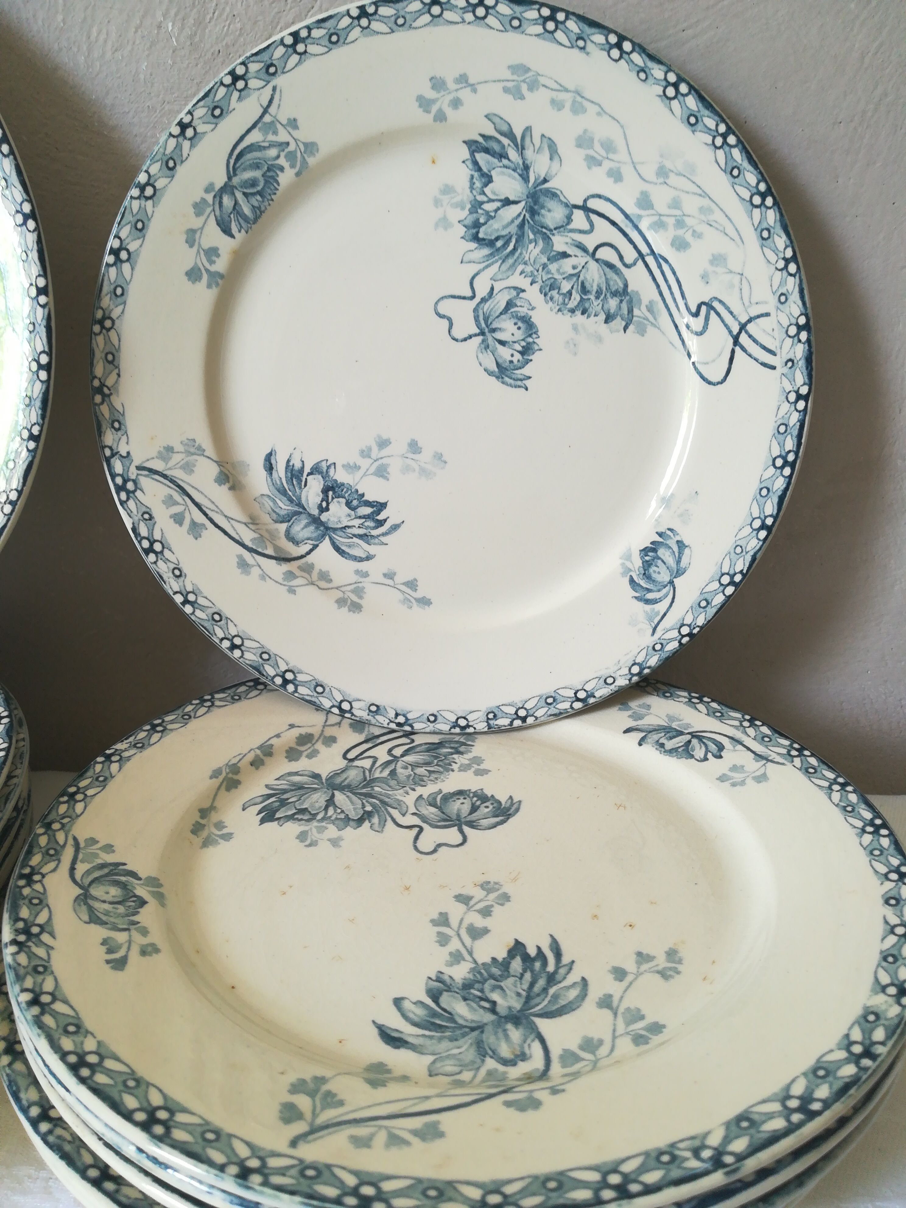 12 assiettes terre de fer Sarreguemines