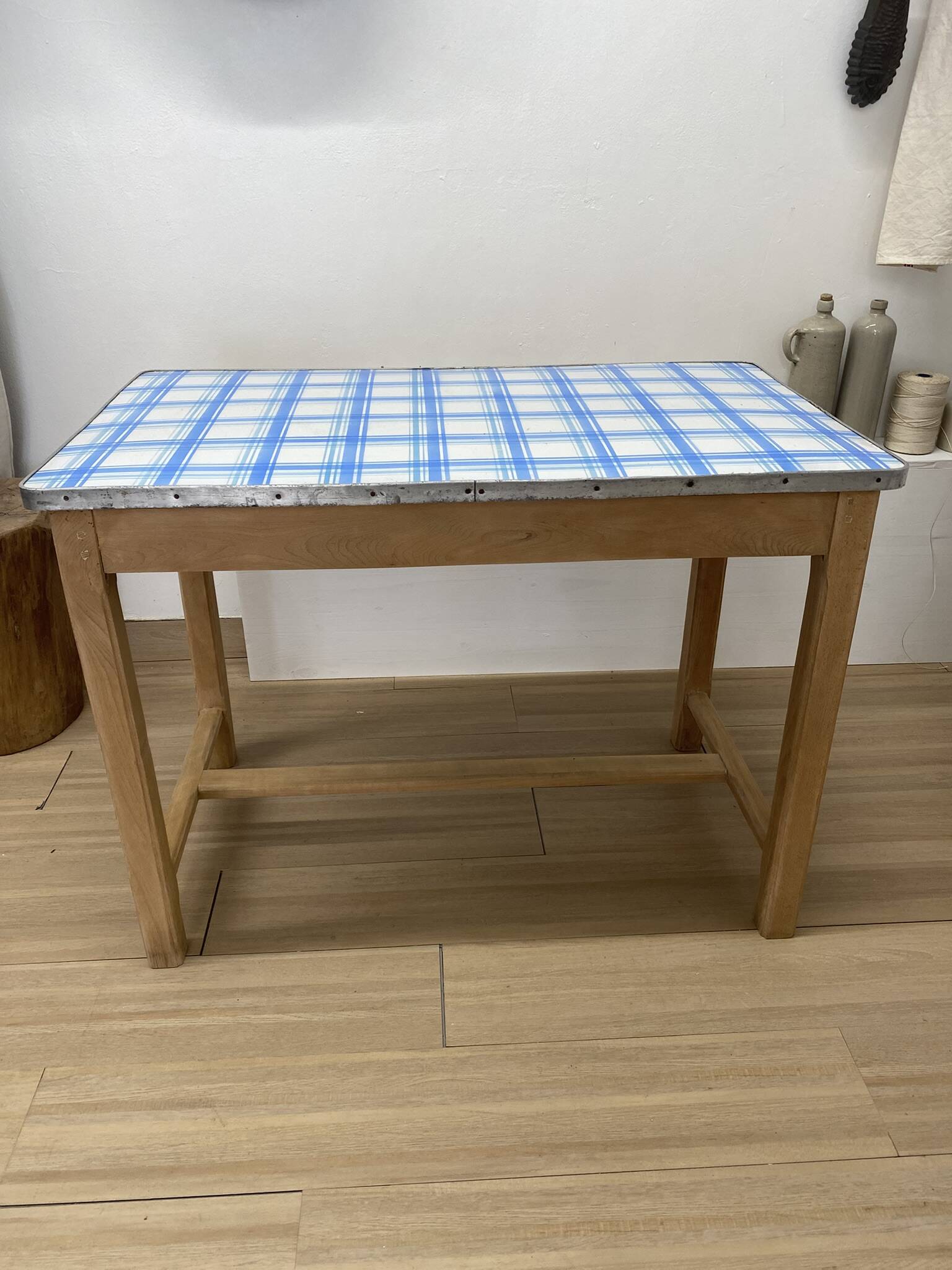 Farmhouse table with enamelled metal top