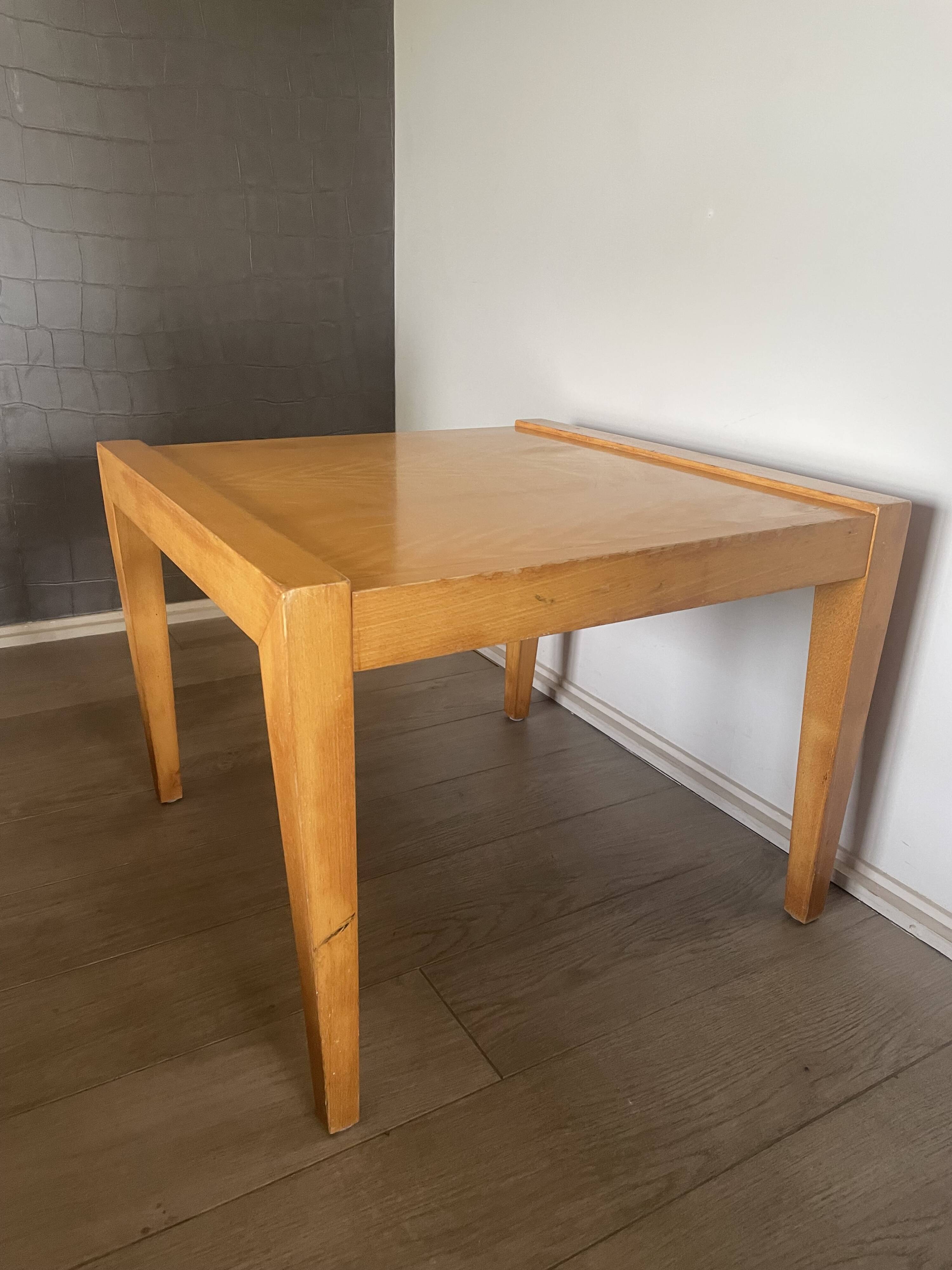 table d'appoint vintage en bois clair style Séverin Hansen