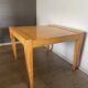 table d'appoint vintage en bois clair style Séverin Hansen